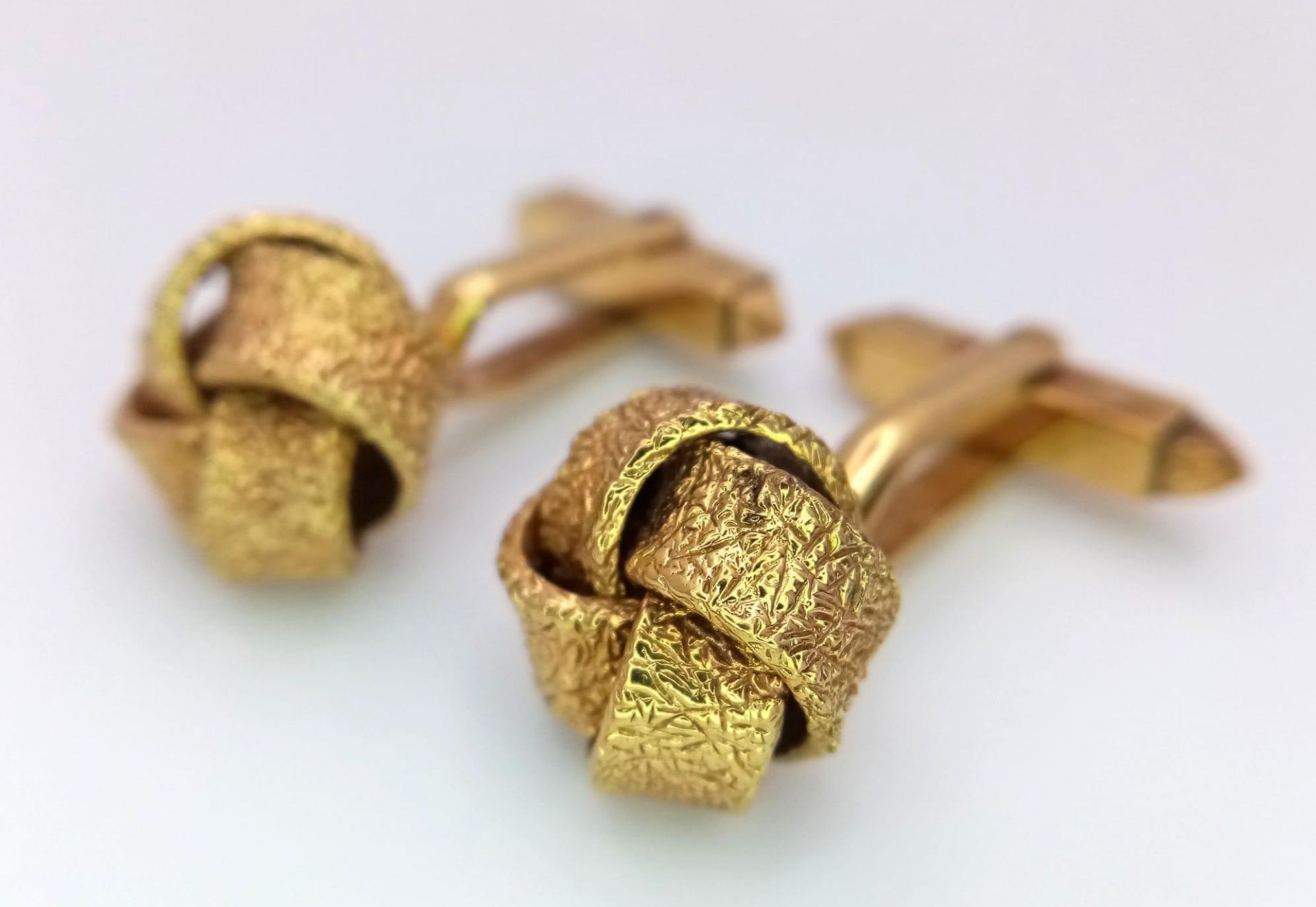 A Pair of Vintage 9K Yellow Gold Knot Cufflinks. 16.6g weight. - Bild 2 aus 5