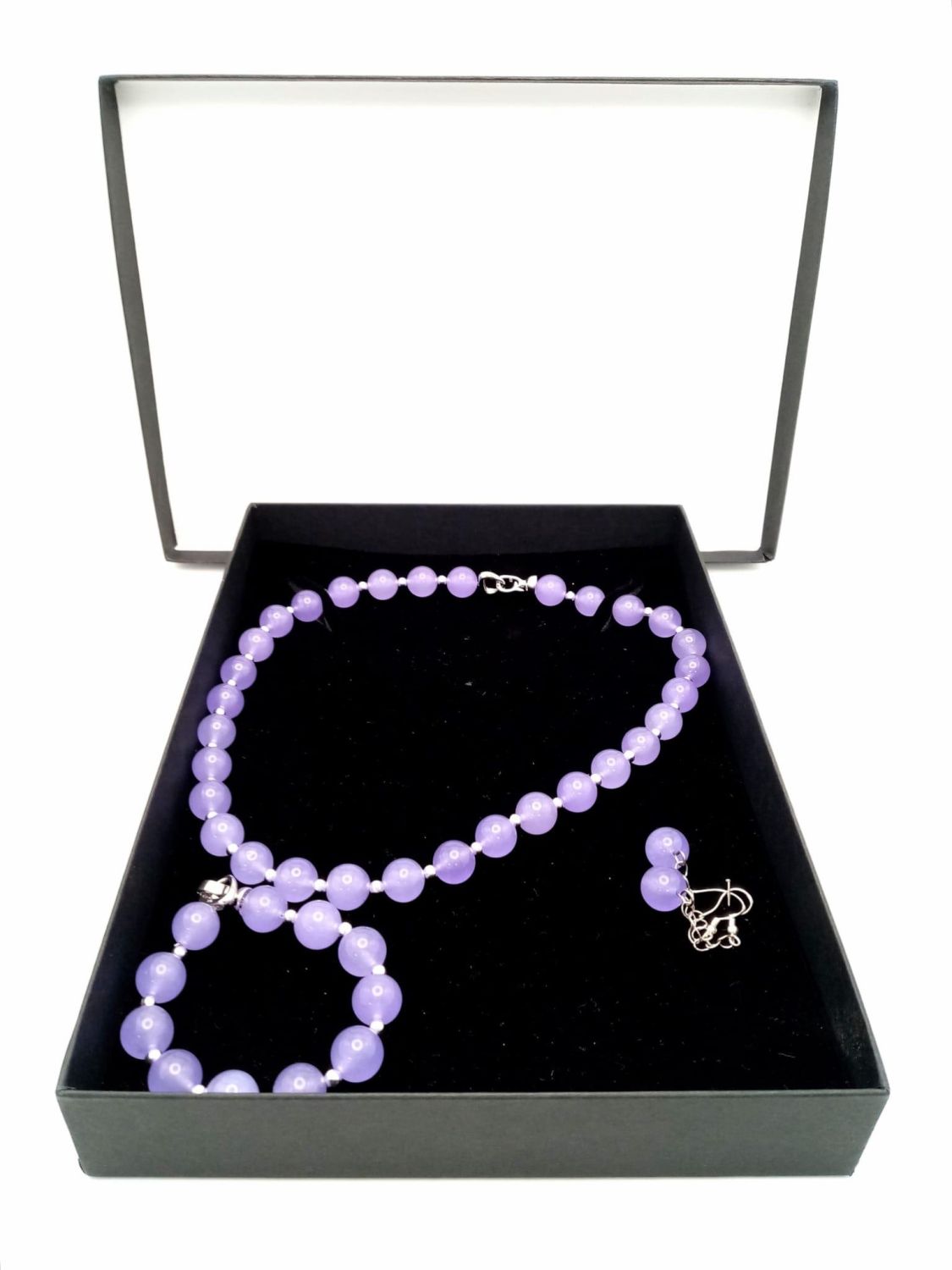 A traditional, Chinese, Lavender Jade, necklace, bracelet and earrings set, in a presentation - Image 24 of 24