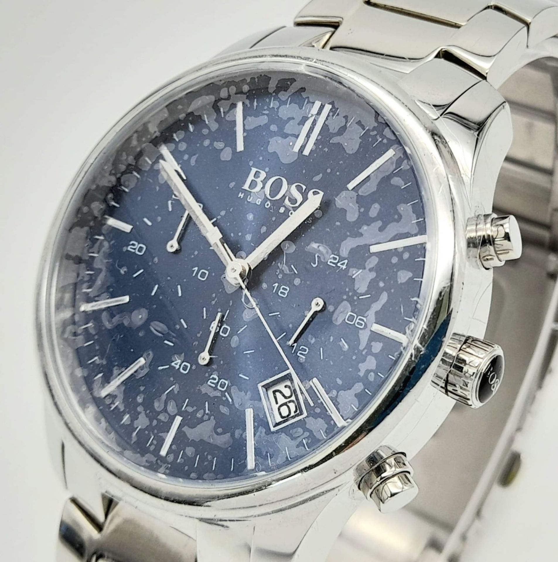 A HUGO BOSS CHRONOGRAPH WITH 3 SUBDIALS , QUARTZ MOVEMENT , STUNNING BLUE DIAL . 42mm - Image 5 of 14