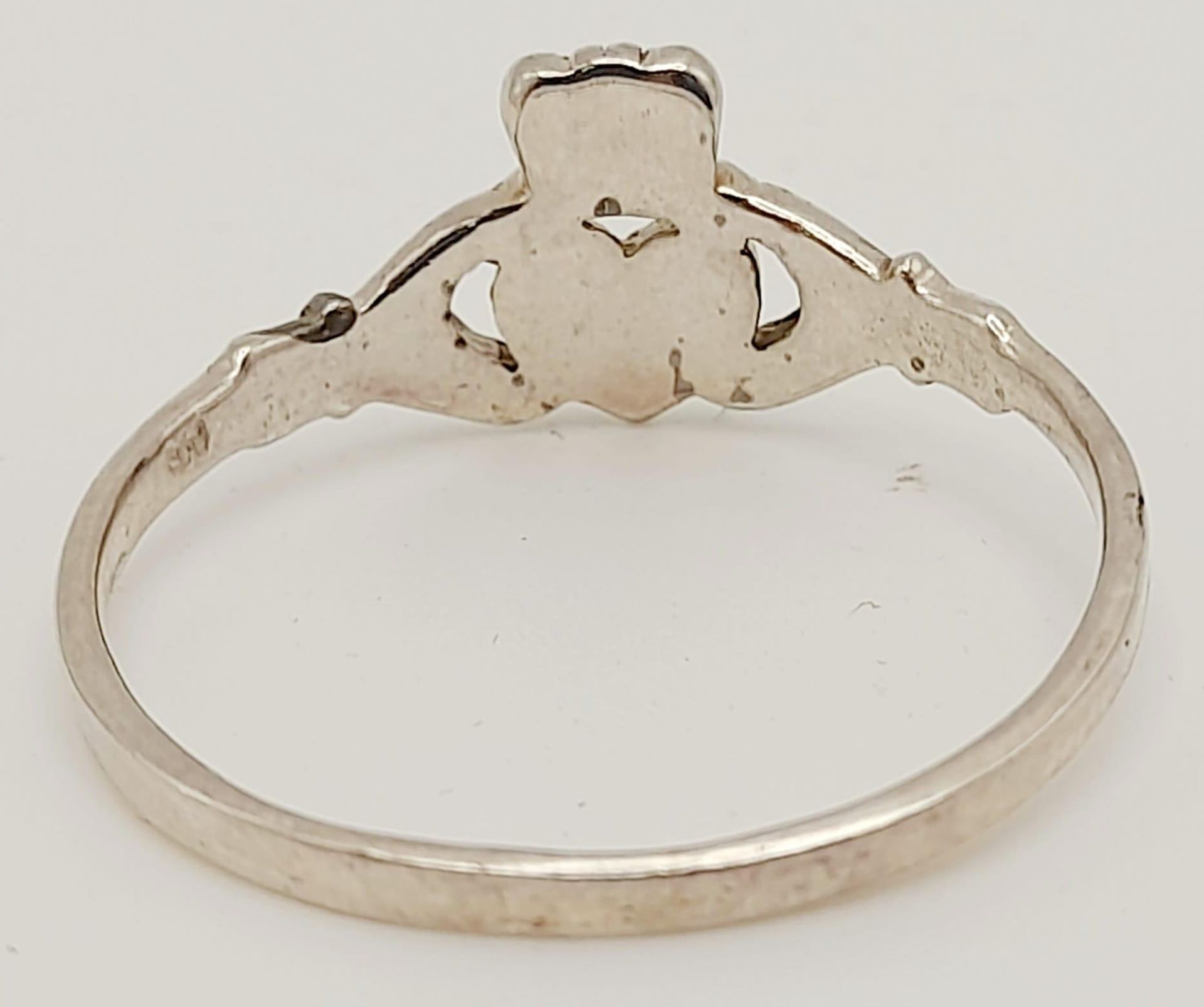 A Sterling Silver Claddagh Ring. Size Z, 2.6g total weight. Ref:8278 - Image 6 of 9