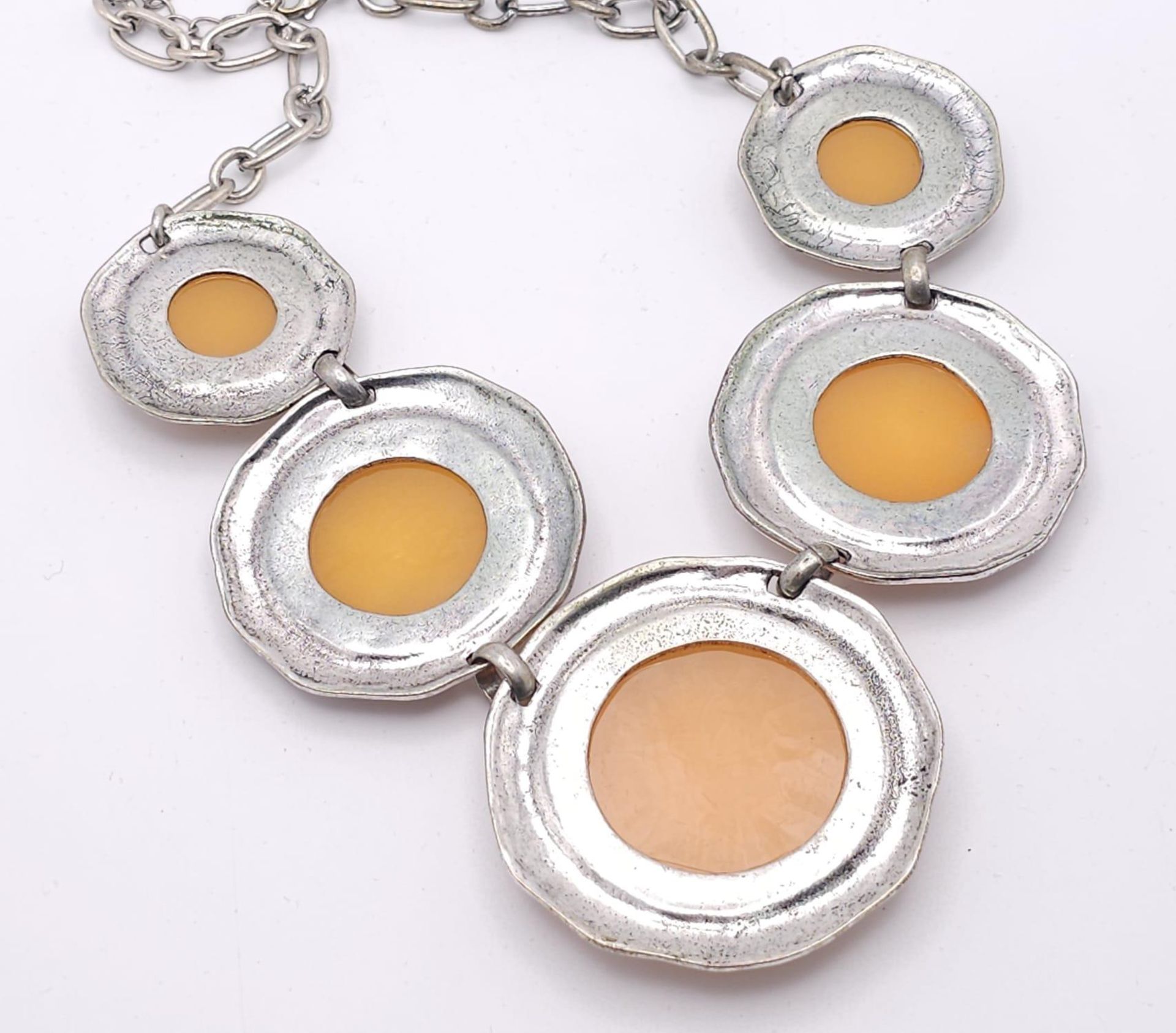 An Egg Yolk Amber Resin Necklace and Earrings Set. 46cm necklace. earrings - 5cm. - Image 6 of 13