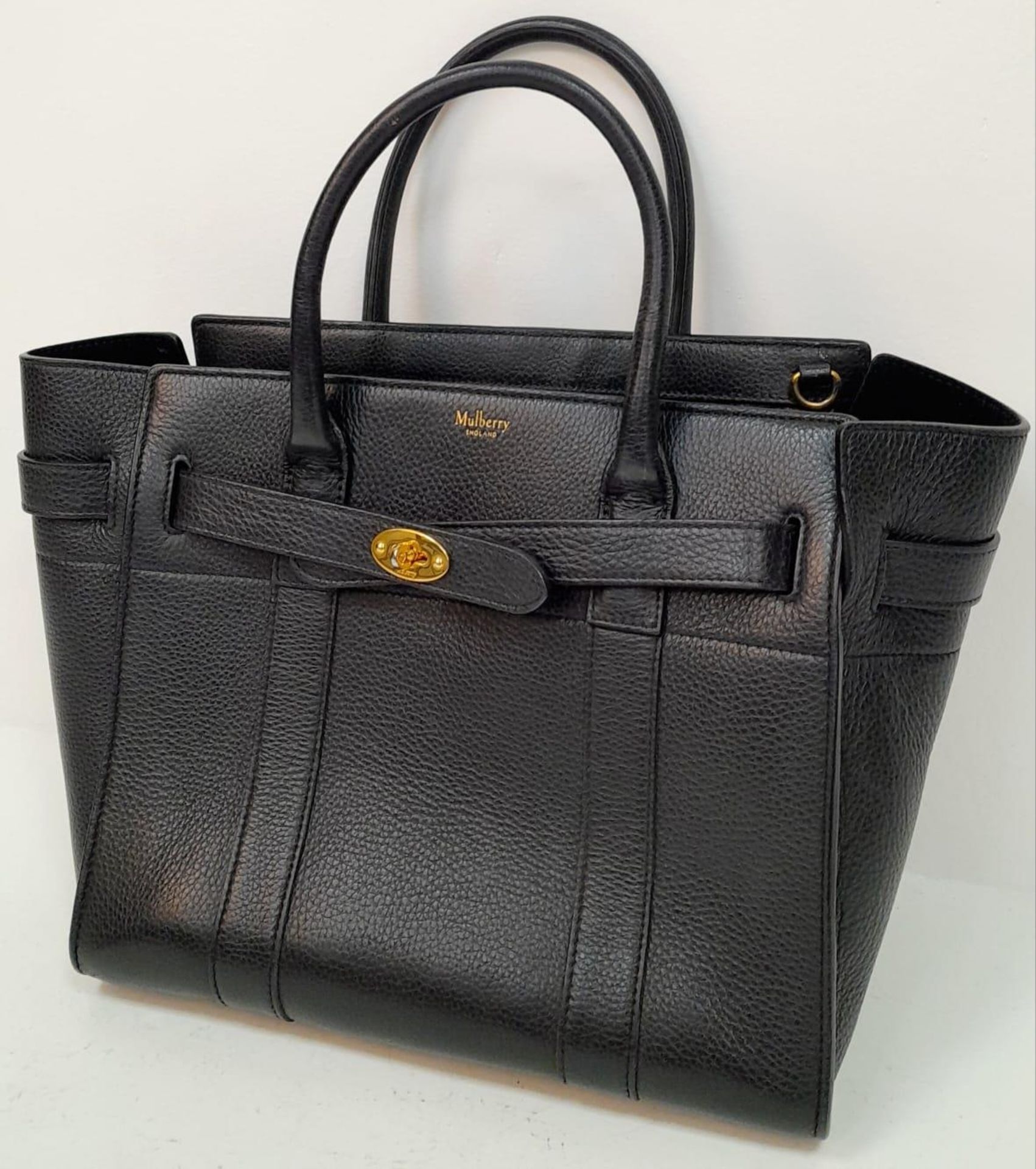 A Mulberry Bayswater Leather Handbag. Textured black leather exterior with gold tone hardware. - Image 2 of 9