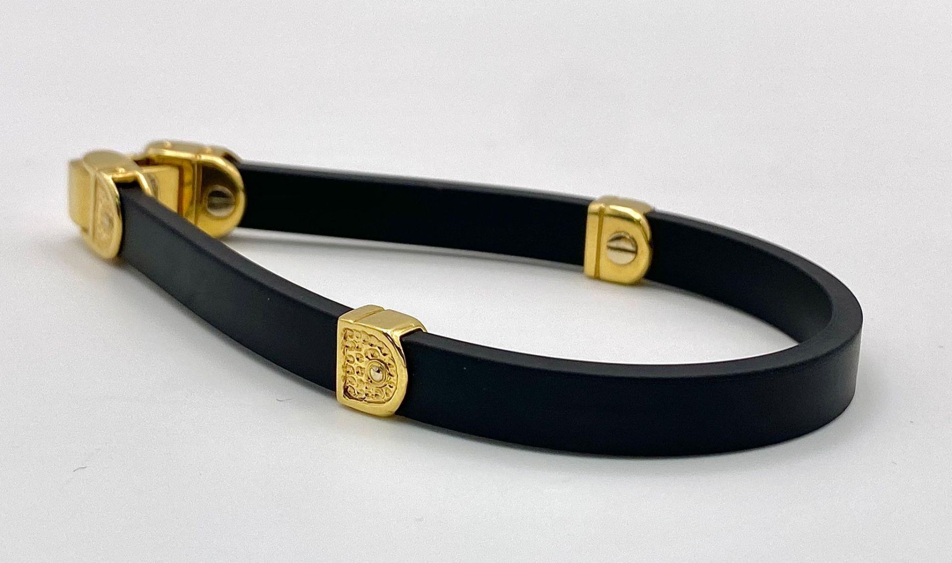 A Bersani Designer Black Silicone and 18K Yellow Gold Stylish Comfort Bracelet. - Bild 3 aus 6