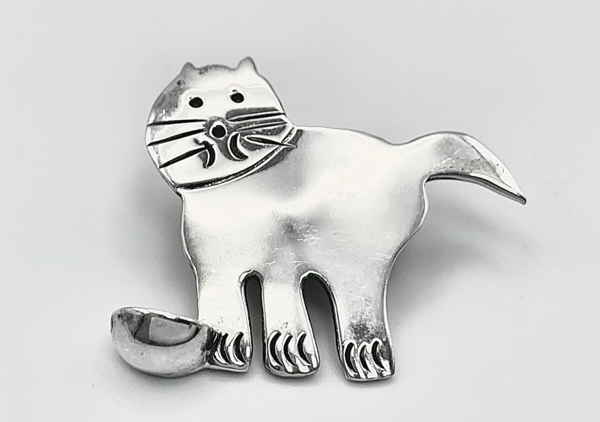 A 925 silver cat brooch. Total weight 14.95G. 5 X 5.7 cm. - Image 2 of 5