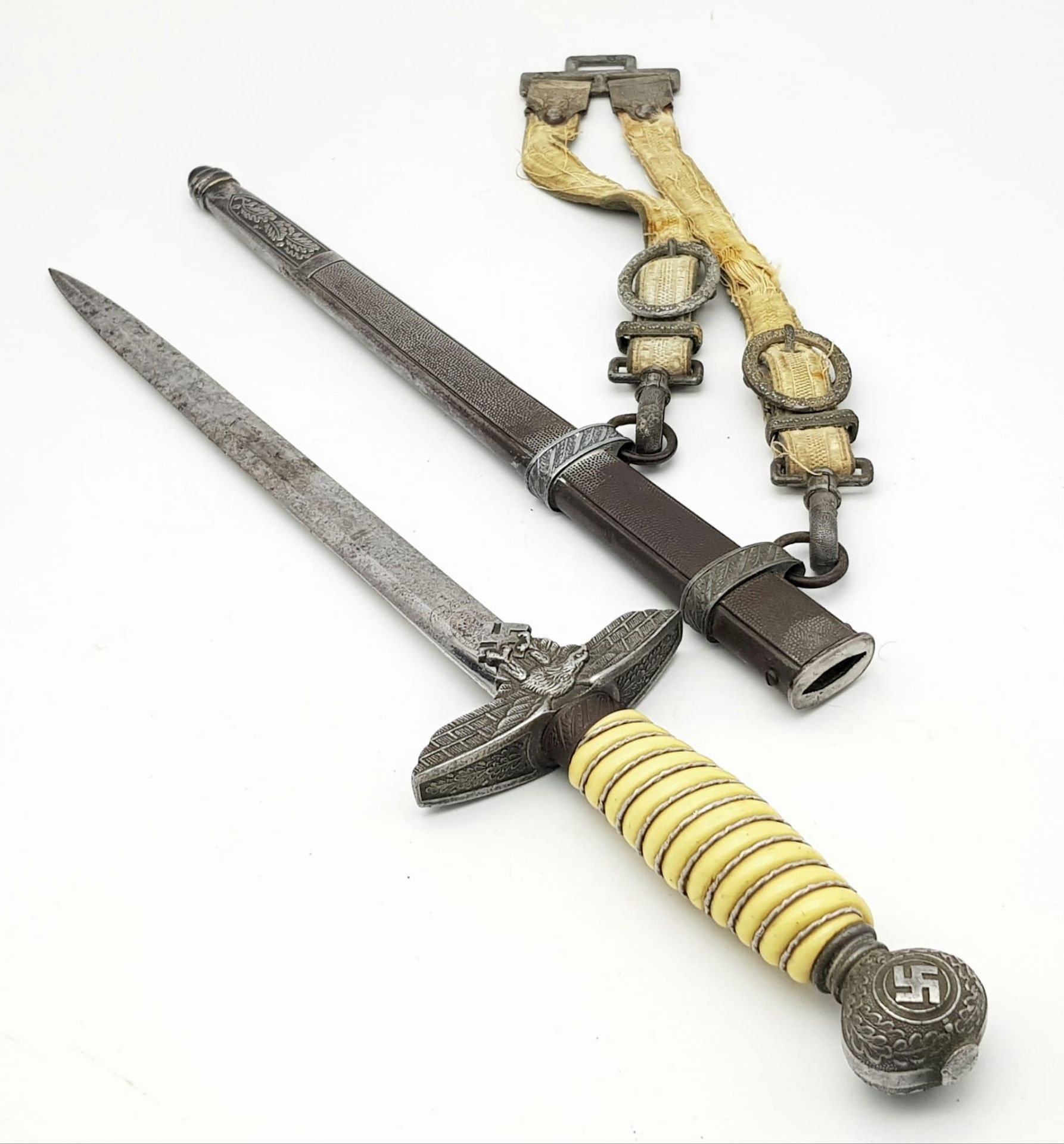 A German Nazi Luftwaffe (2nd Model) Dagger. The dagger has a maker's mark of Ernst Pack of - Image 3 of 10