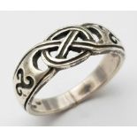 STERLING SILVER CELTIC DESIGN BAND RING, WEIGHT 5.6G SIZE V