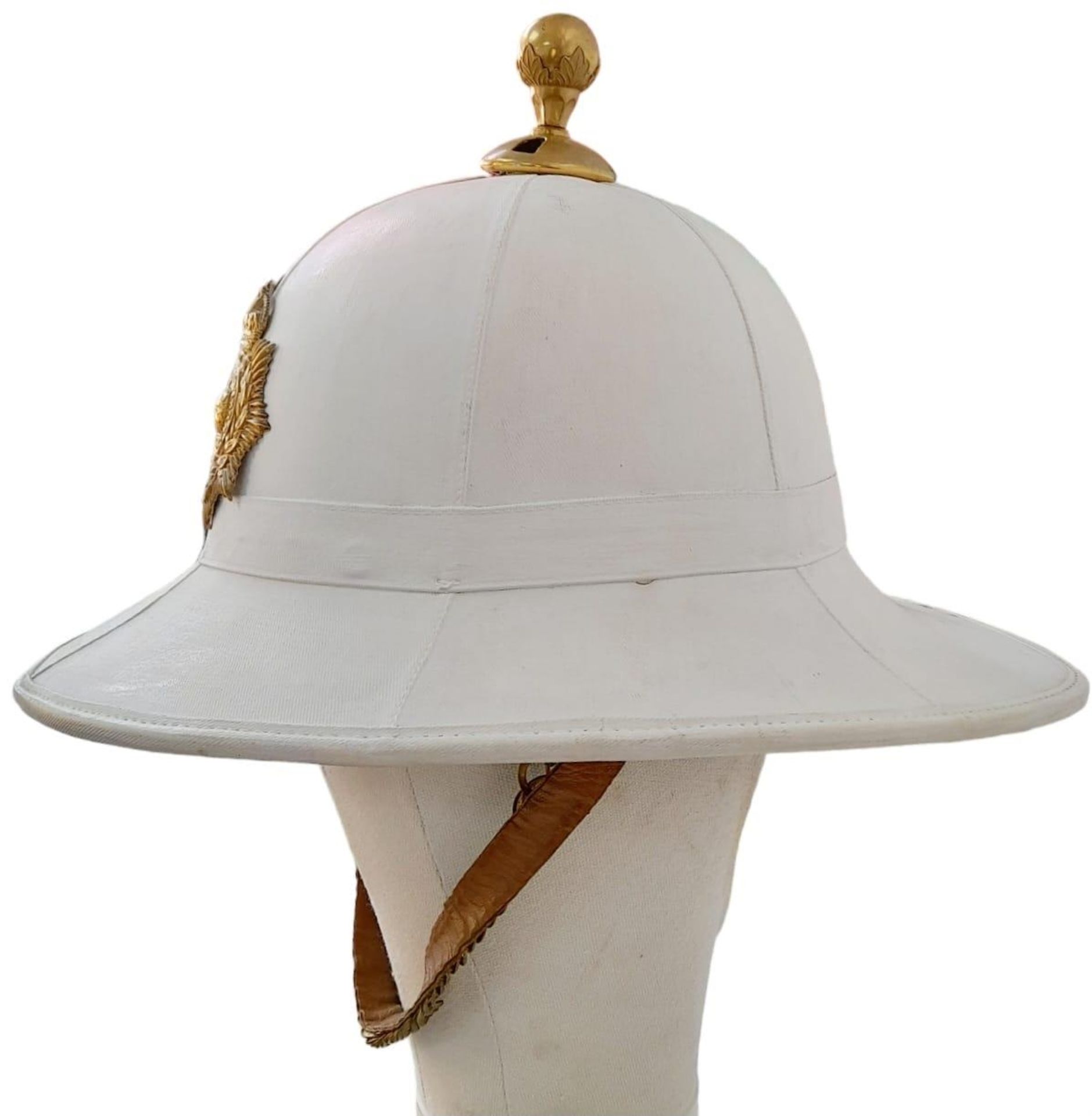 WW2 British Royal Marines Pith Helmet, Kings Crown small badge type. - Image 2 of 5