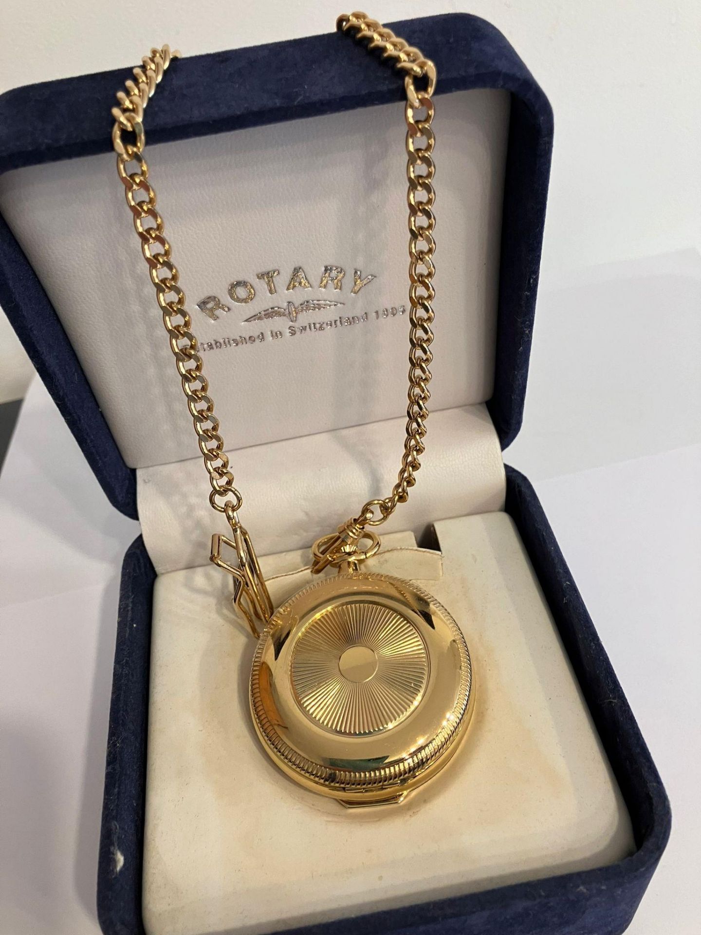 Gentlemans ROTARY GOLD PLATED FULL HUNTER POCKET WATCH & CHAIN. Hand wind/automatic. Gold plated - Image 12 of 14