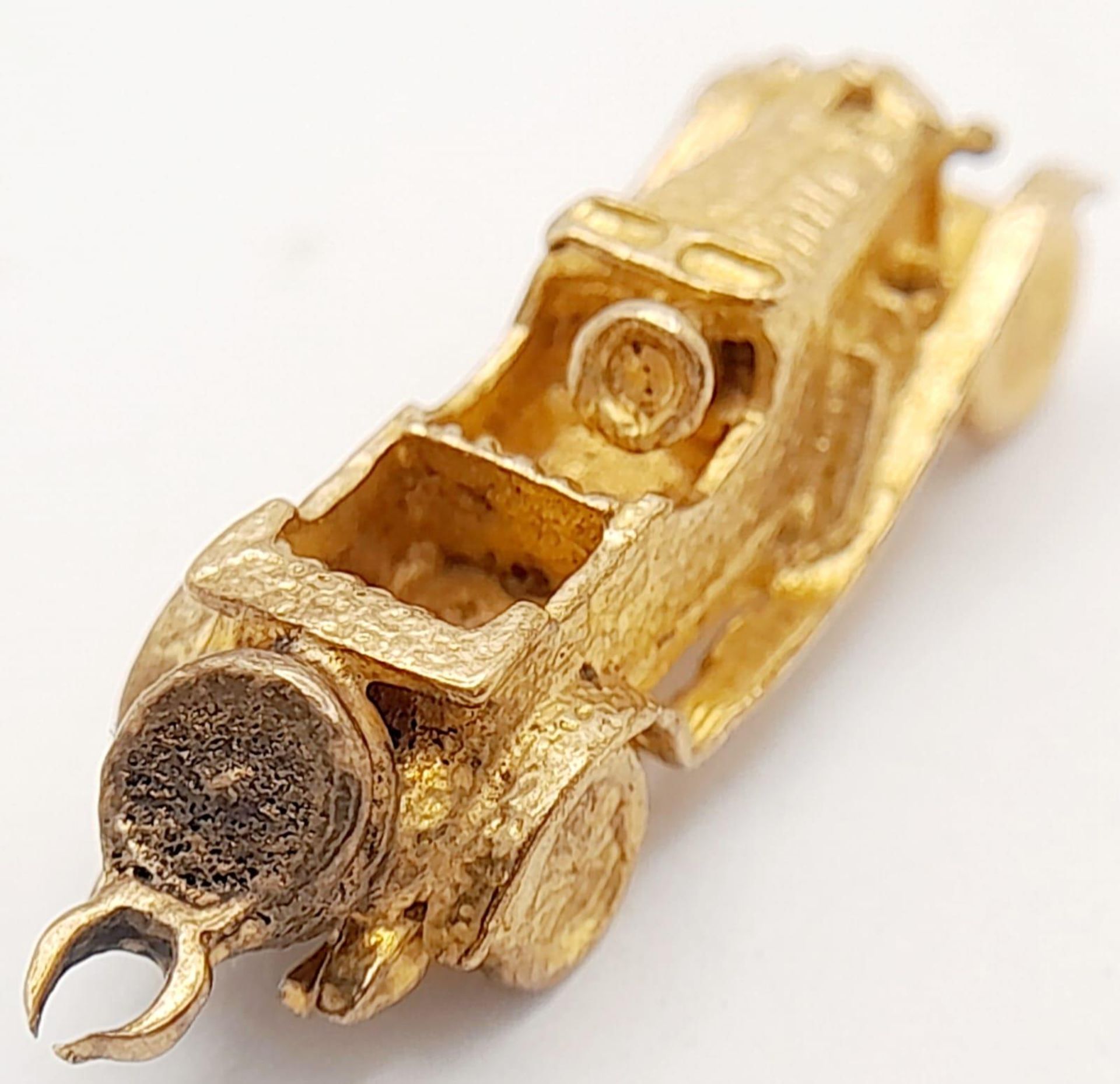 A 9K Yellow Gold Vintage Motorcar Pendant/Charm. 25mm. 3.56g - Bild 5 aus 8