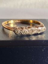 Vintage 18 carat GOLD RING Having 5 x PLATINUM illusion set DIAMONDS mounted to top. 2.7 grams. Size
