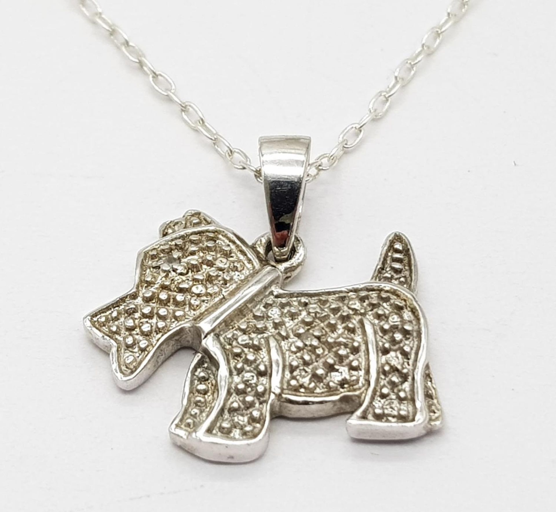 A fancy 925 silver stone set dog pendant on silver chain. Total weight 2.2G. Total length 46cm. - Image 3 of 5