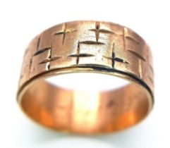 A Vintage 9K Yellow Gold Band Ring. Geometric decoration. 7mm width. Size O. 4.3g weight.