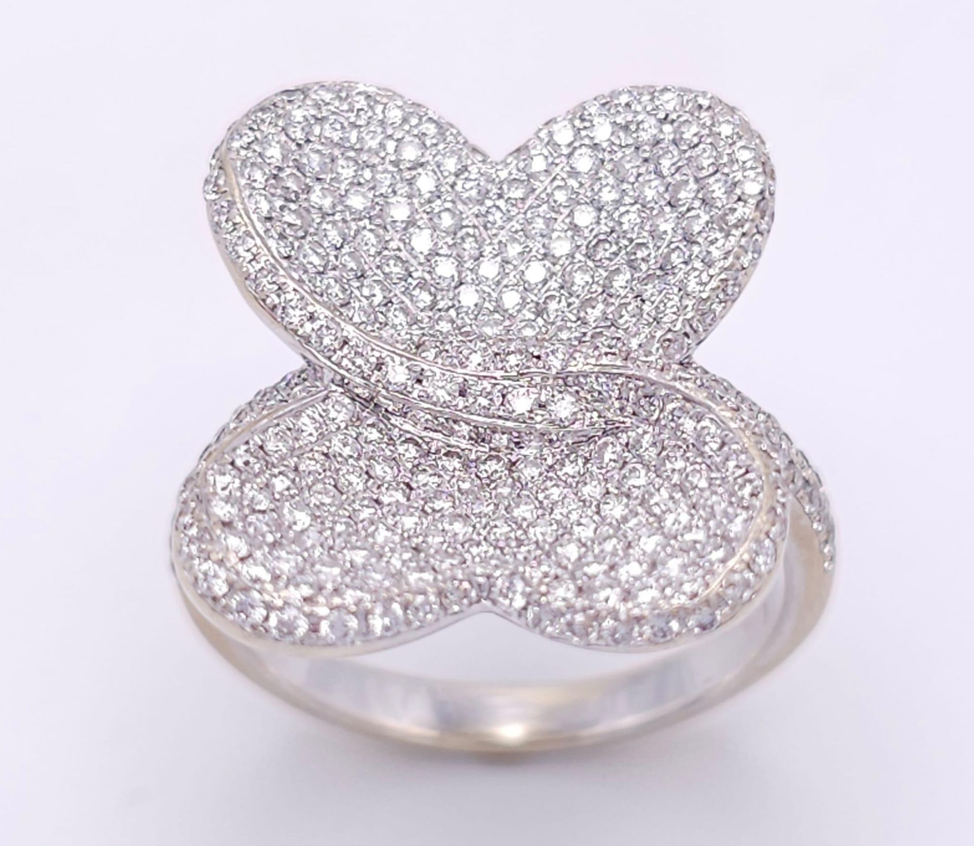 A show stopping 18 K white gold ring with a large pave diamond butterfly top, size: P, weight: 8 g - Image 2 of 12