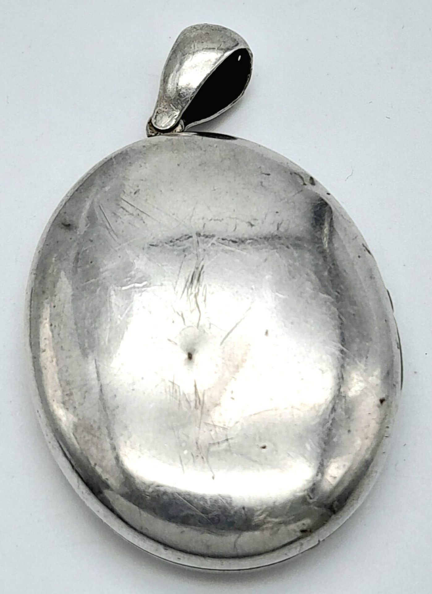 A large vintage sterling silver locket pendant with fabulous engravings. Total weight 22.2G. 6.5X3.5 - Bild 2 aus 7