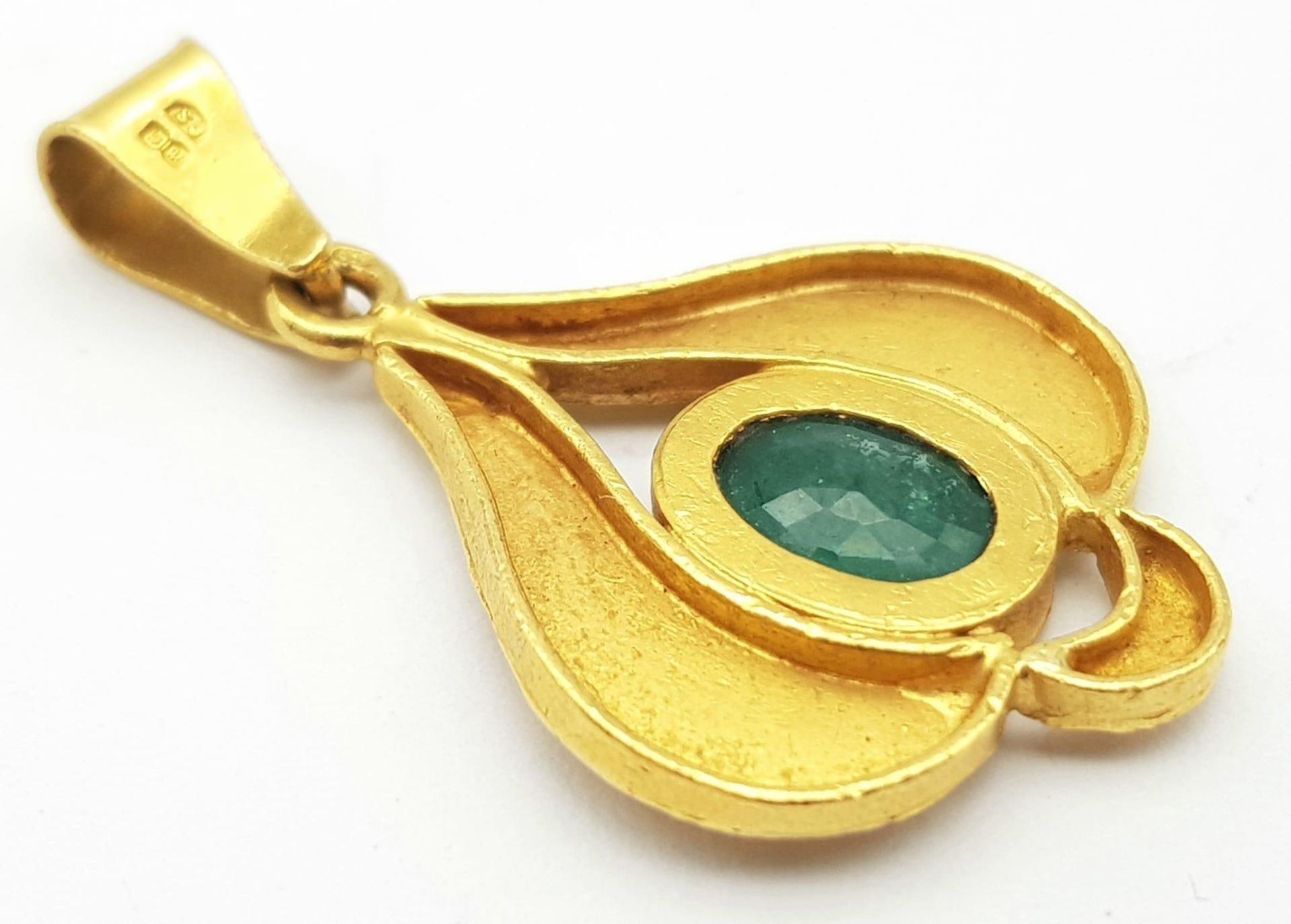 A 22K Yellow Gold and Emerald Pendant. Decorative leaf pattern with a central oval emerald. 4cm. 4. - Image 2 of 4