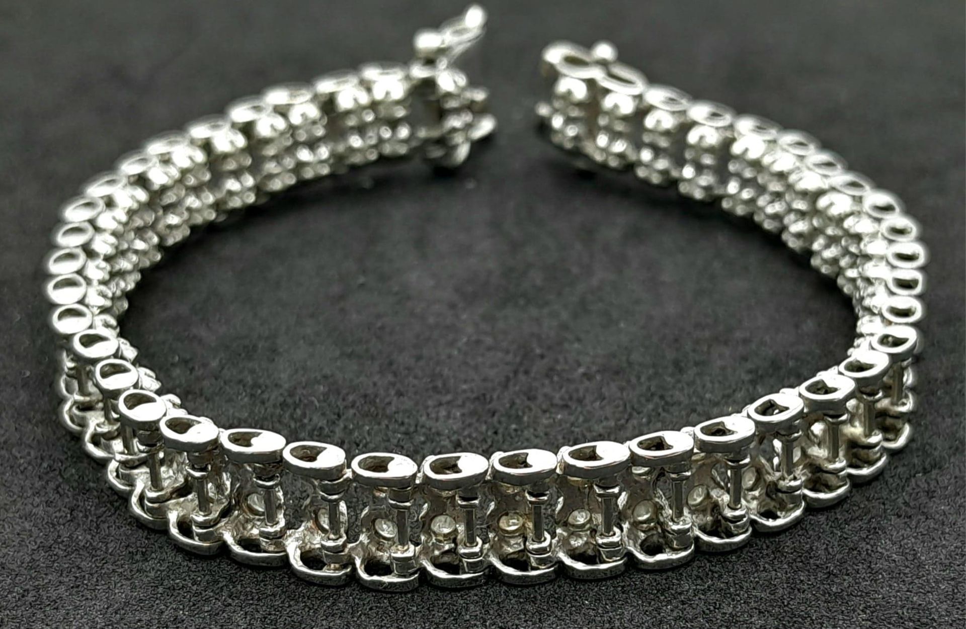A 9K White Gold Diamond Tennis Bracelet. Two rows of 88 (total) diamonds! 18cm length. 15.3g total - Image 4 of 5