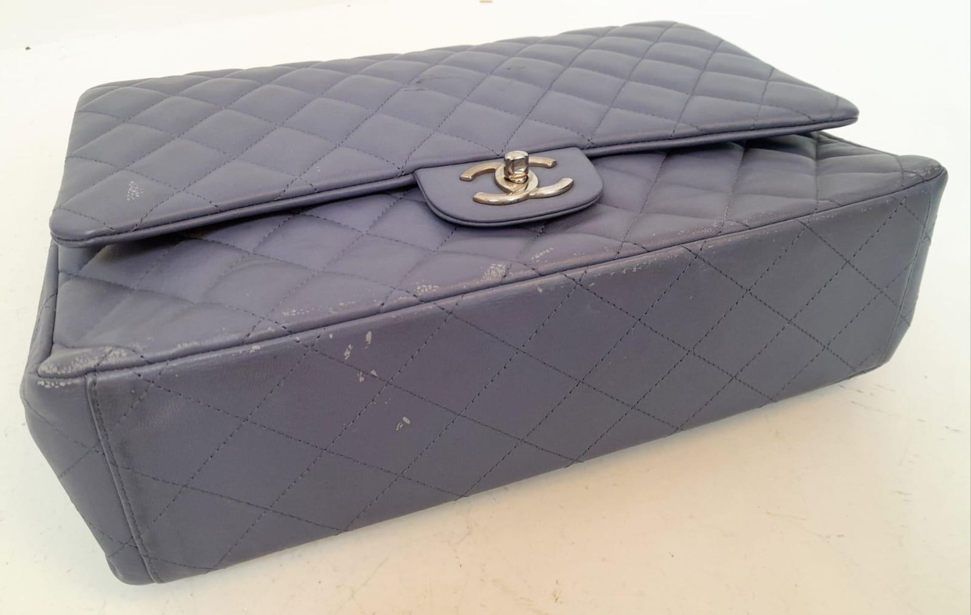 A Chanel Jumbo Double Flap Maxi Bag. Blue quilted caviar leather exterior with a large slip pocket - Image 5 of 14