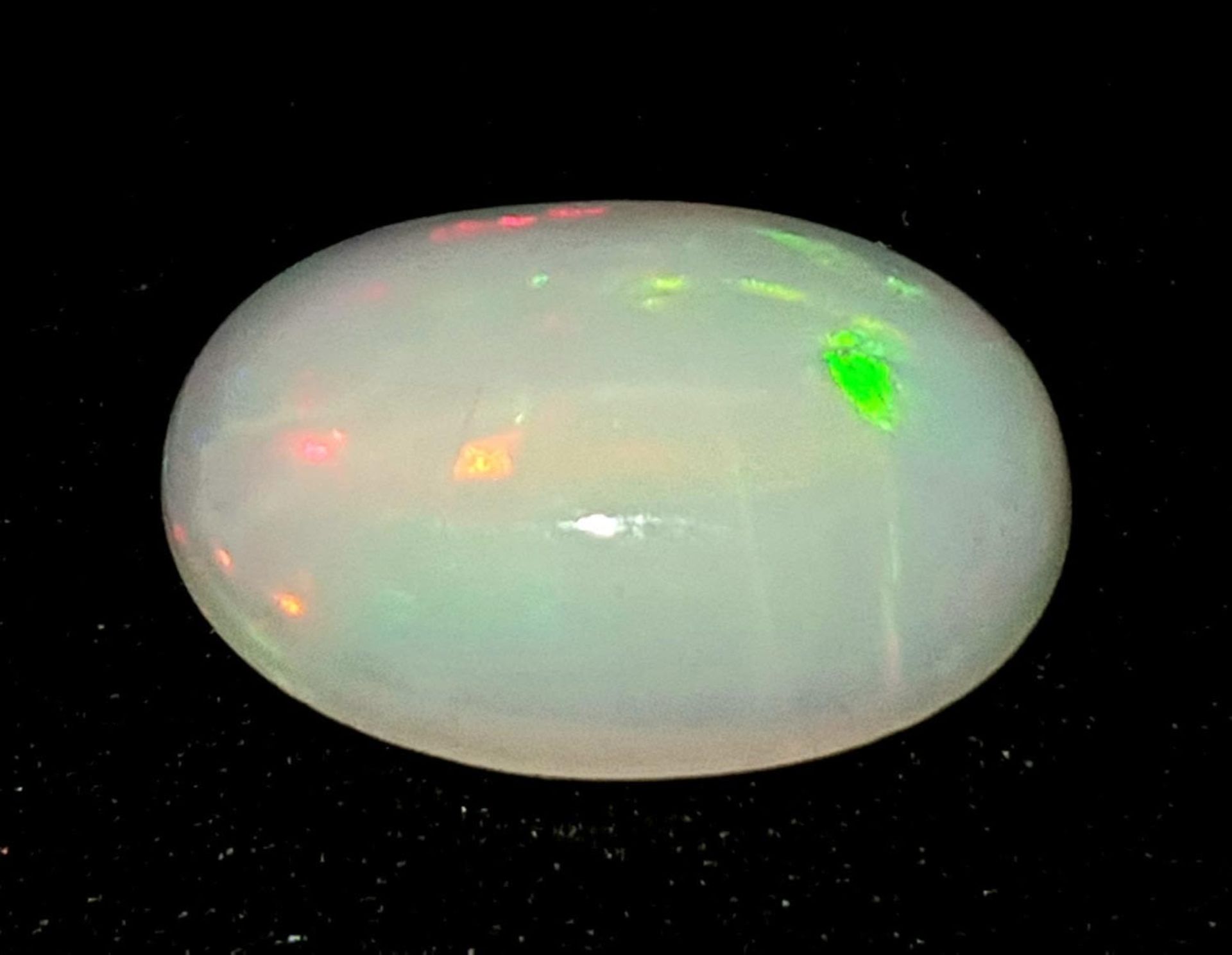 A 1.52ct Ethiopian Natural White Opal, in the Oval shape. Comes with the GFCO Certificate. ref: ZK