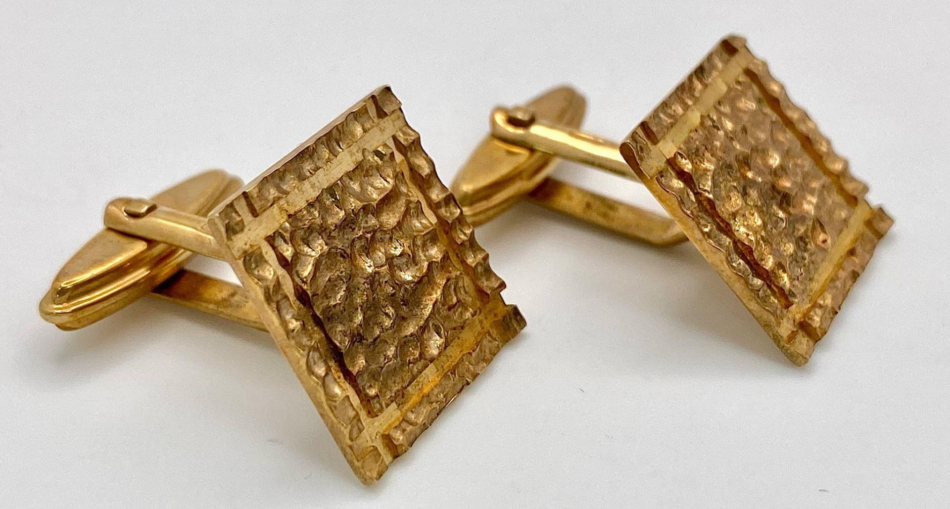 Two Vintage 9K Yellow Gold Gents Cufflinks. Nice, textured finish. 8.9g total weight. - Bild 3 aus 6