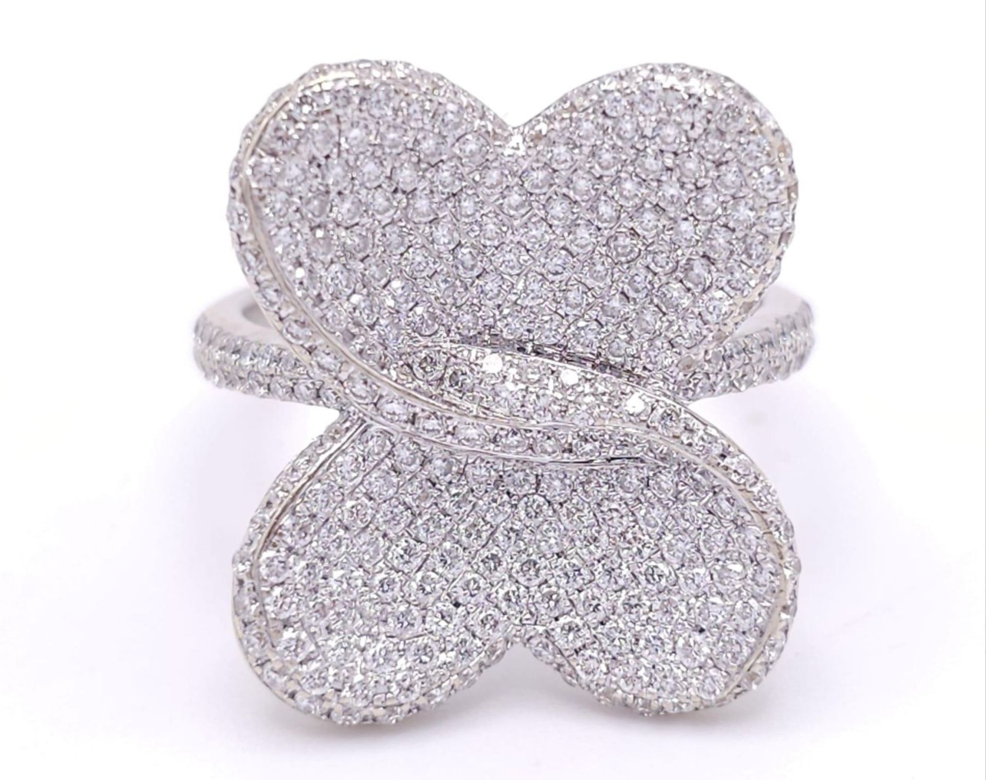 A show stopping 18 K white gold ring with a large pave diamond butterfly top, size: P, weight: 8 g - Image 7 of 12