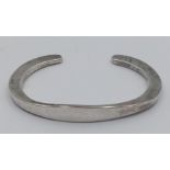 A vintage 925 silver cuff bangle. Total weight 21.6G. Widest inner length 6cm