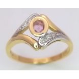 AN ATTRACTIVE 18K YELLOW AND WHITE GOLD DIAMOND & PINK SAPPHIRE RING, WEIGHT 3G SIZE M