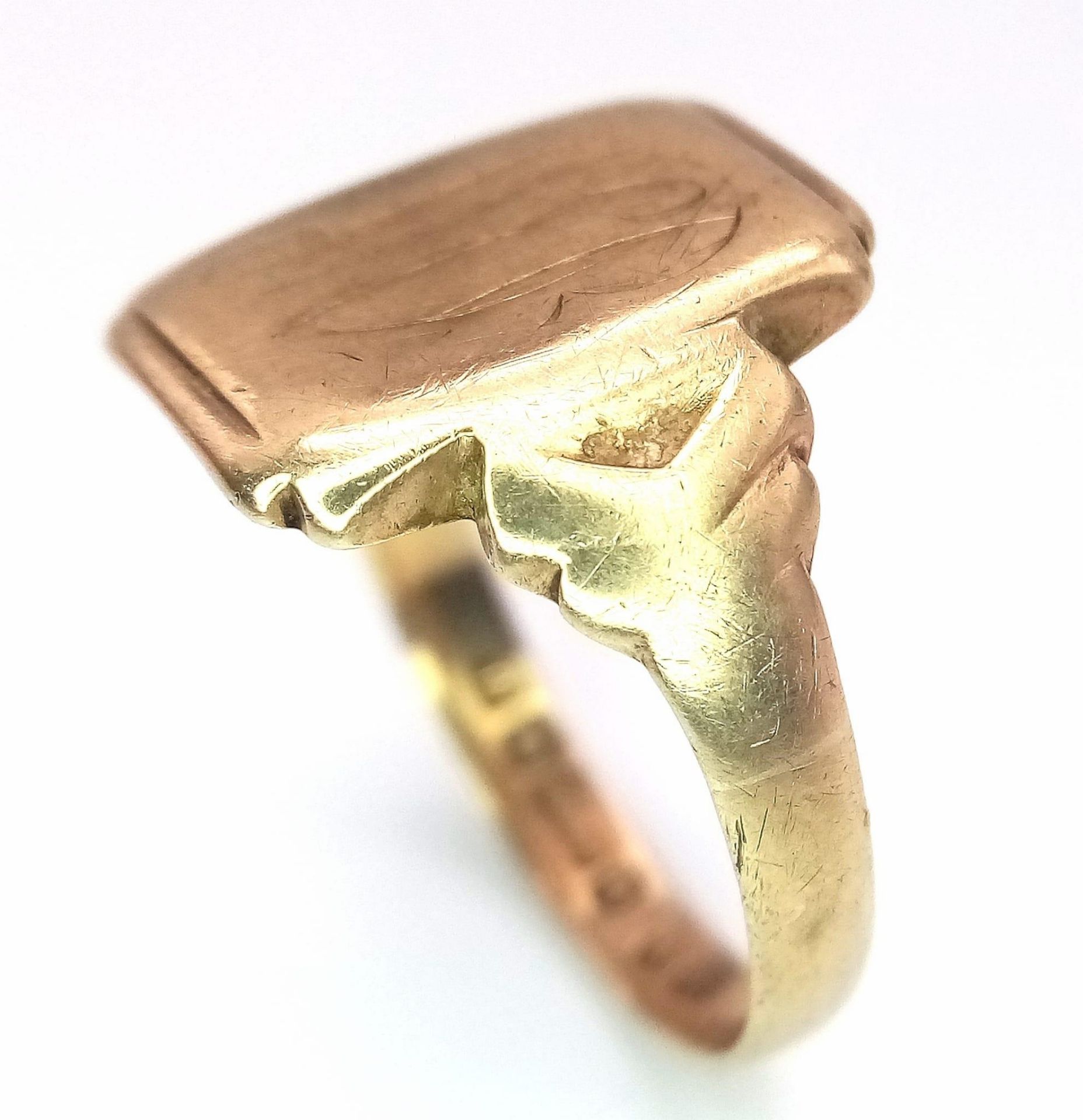 A Vintage 9K Yellow Gold Signet Ring. Full UK hallmarks. Size S. 3.93g weight. - Image 2 of 6