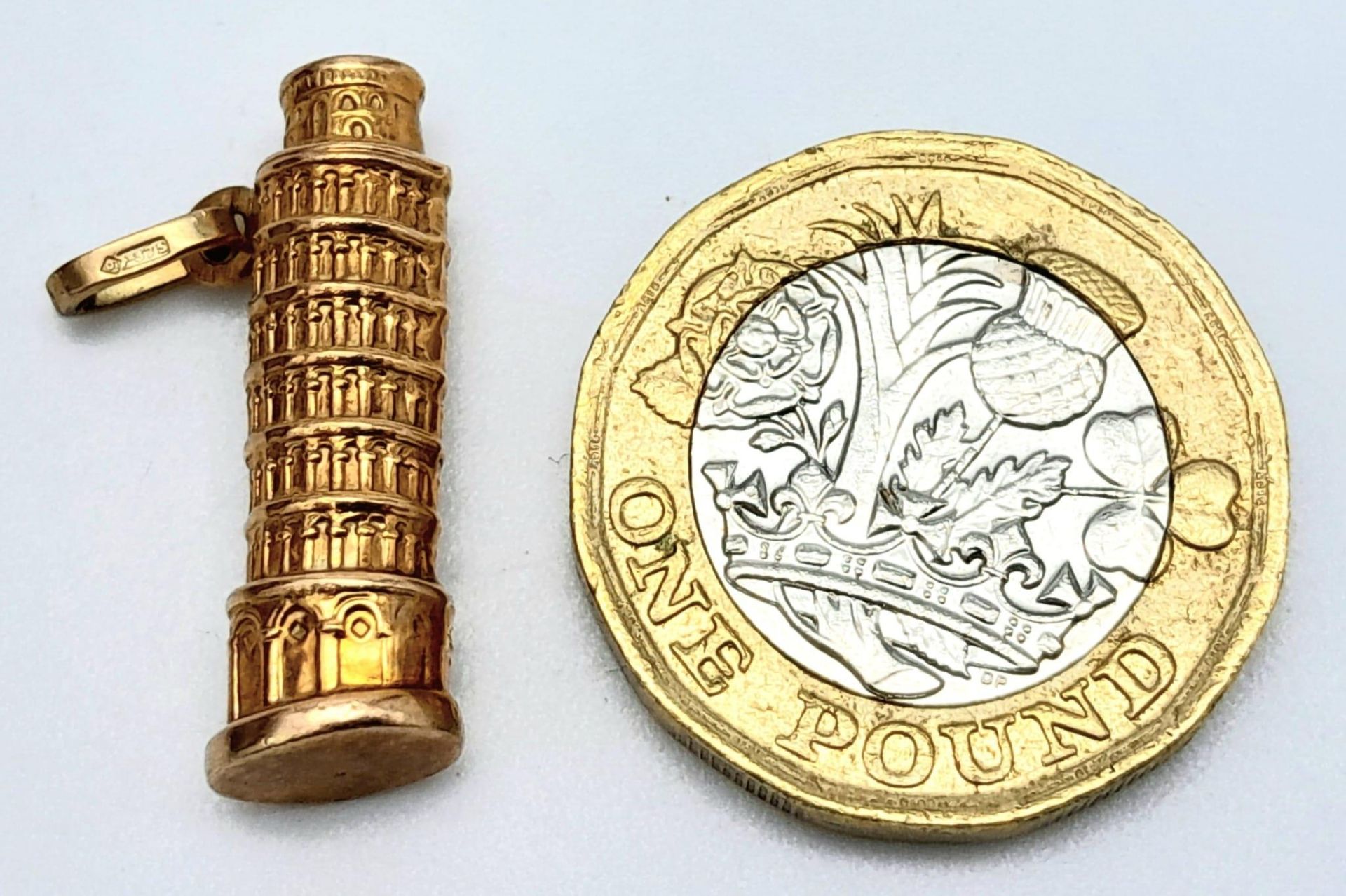 A 9K Yellow Gold Leaning Tower of Pisa Charm. 2.4cm length, 1.3g weight. Ref: SC 7065 - Bild 3 aus 4