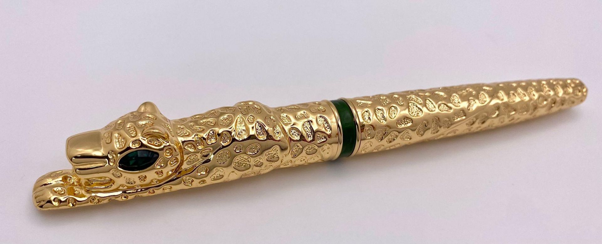 A very substantial, designer style, pen in the shape of a panther with emerald-green eyes, in a - Image 2 of 5