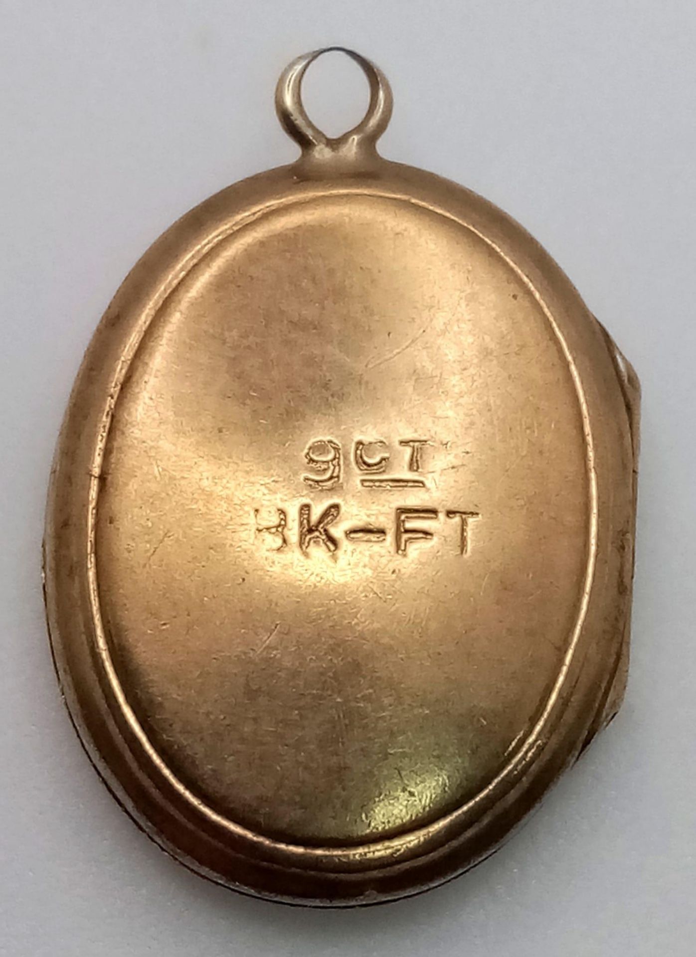 A Vintage 9K Gold Front and Back Locket. 2cm. 1.8g total weight. - Bild 4 aus 8