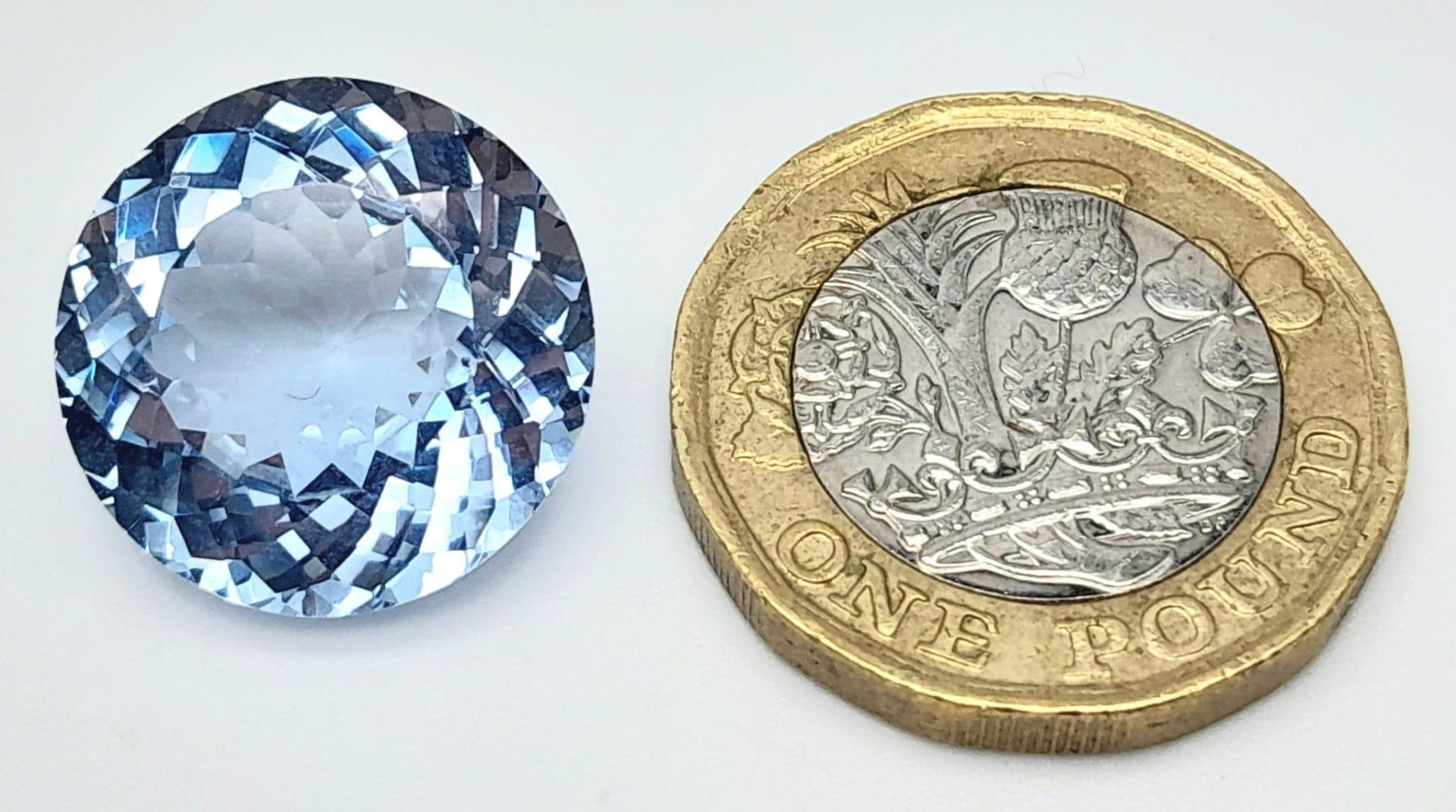 A 16ct Sumptuous Aqua Marine Coloured Gemstone. Round cut. No certificate so as found. - Bild 4 aus 5