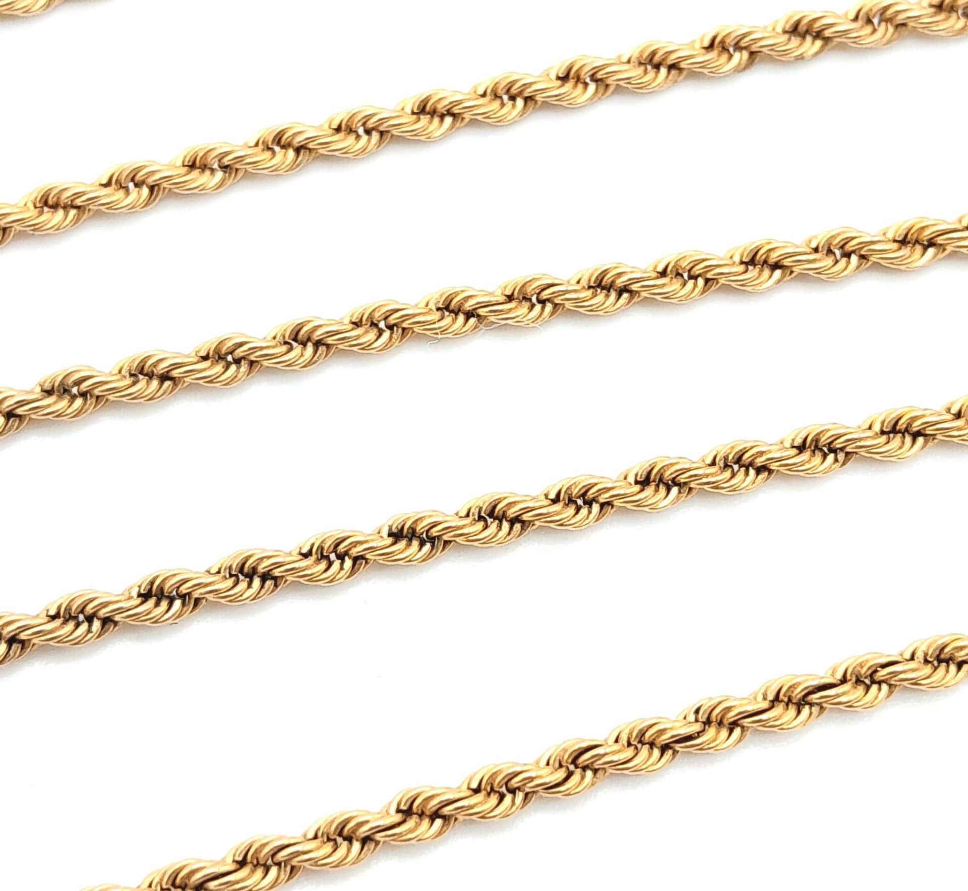 A 44cms 9k gold twist link neck chain . 7.4gms - Image 2 of 5