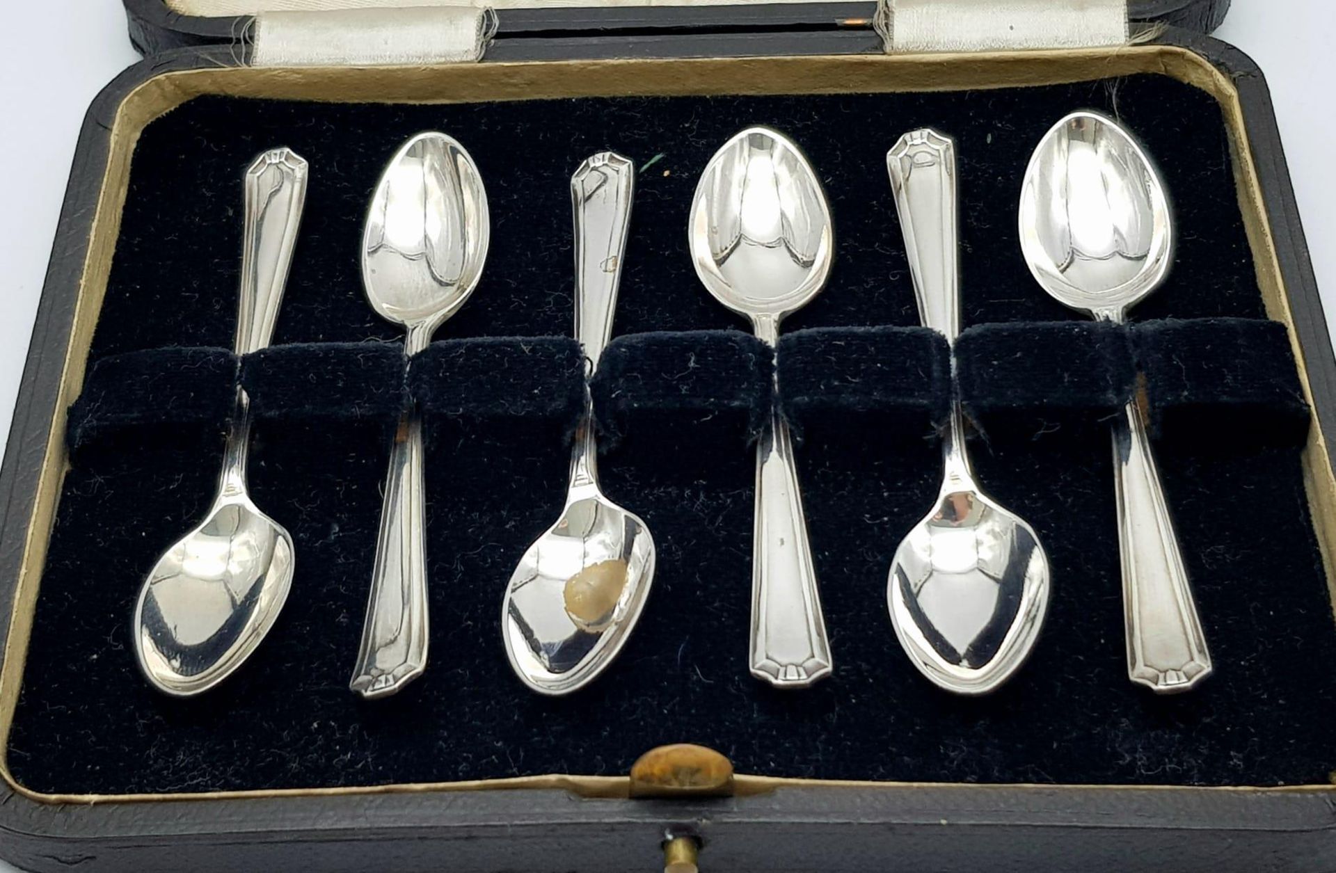 A collection of 6 vintage sterling silver teaspoons. Full Sheffield hallmarks, 1942. Total weight - Bild 3 aus 11