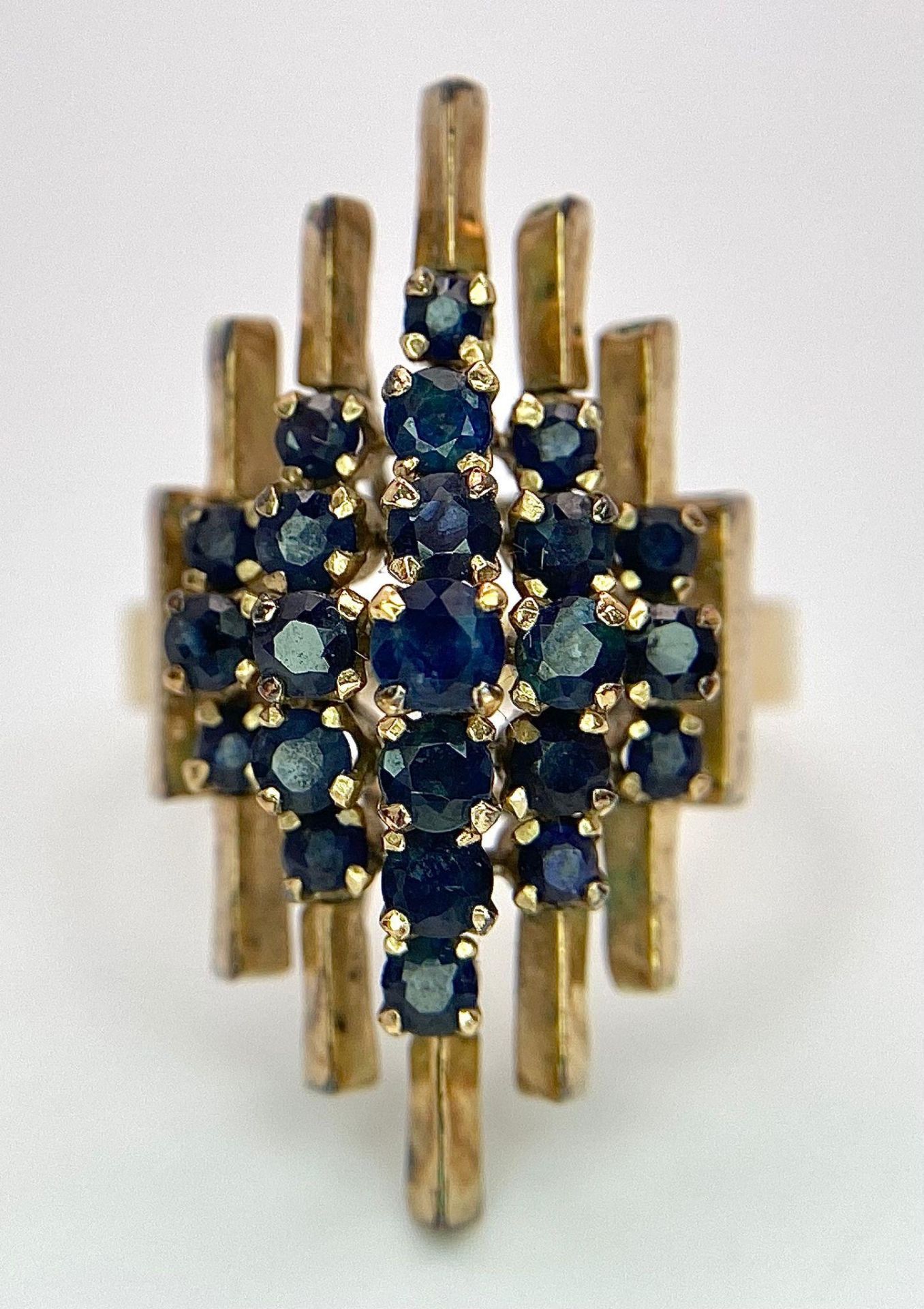 A vintage, 14 K yellow gold ring with a crown of Ceylon, round cut, vivid dark blue sapphires, - Image 2 of 6