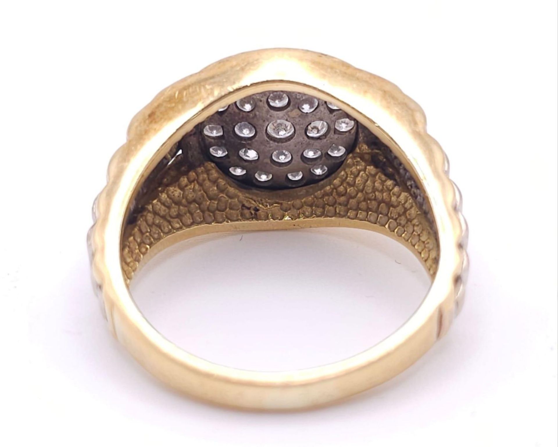 AN IMPRESSIVE 18K 2 COLOUR GOLD DIAMOND SET RING INSPIRED BY THE ROLEX DESIGN, APPROX 0.50CT - Image 11 of 14