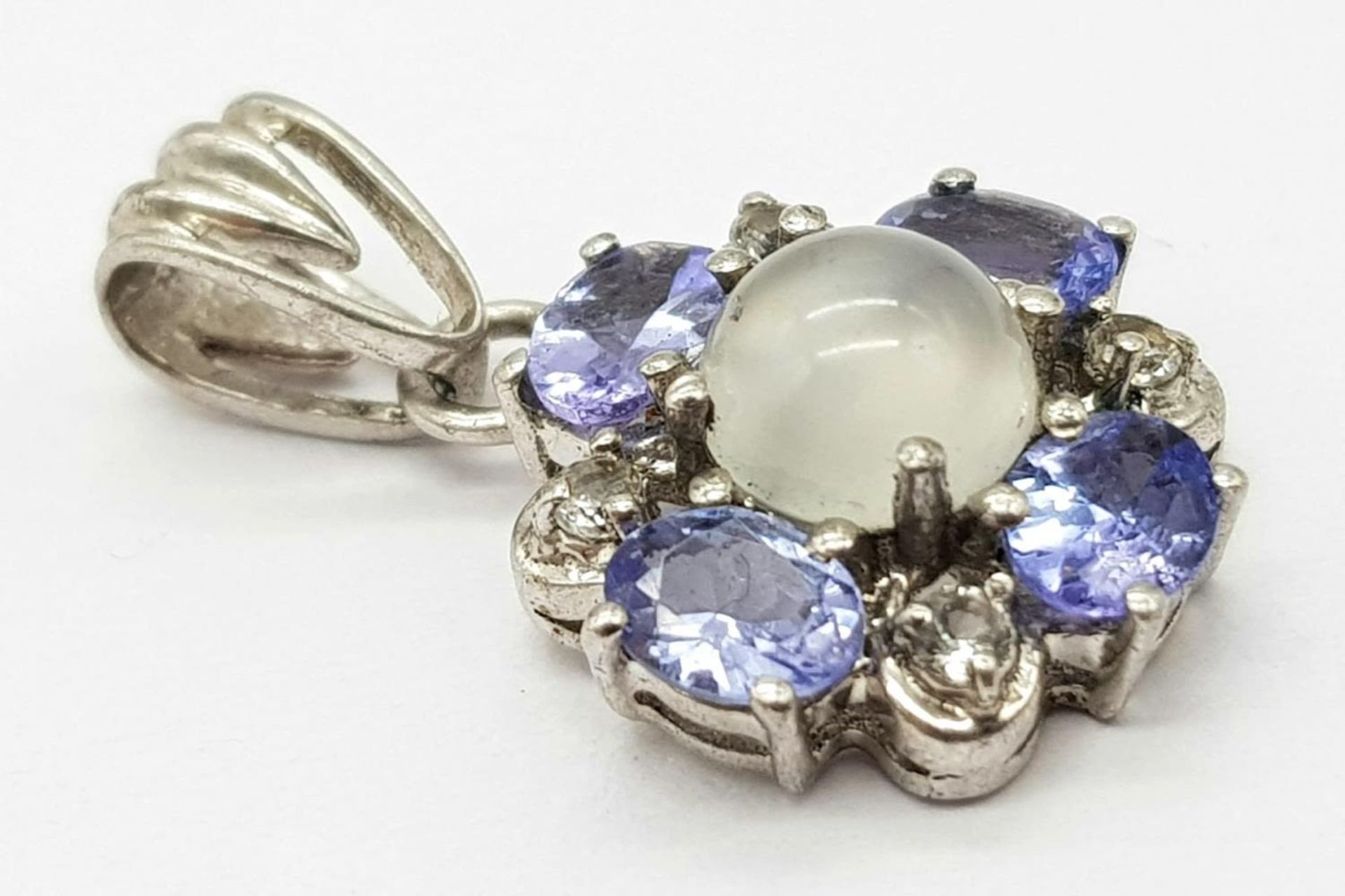 A Moonstone and Tanzanite Cluster Silver Pendant. 22mm. - Image 2 of 4