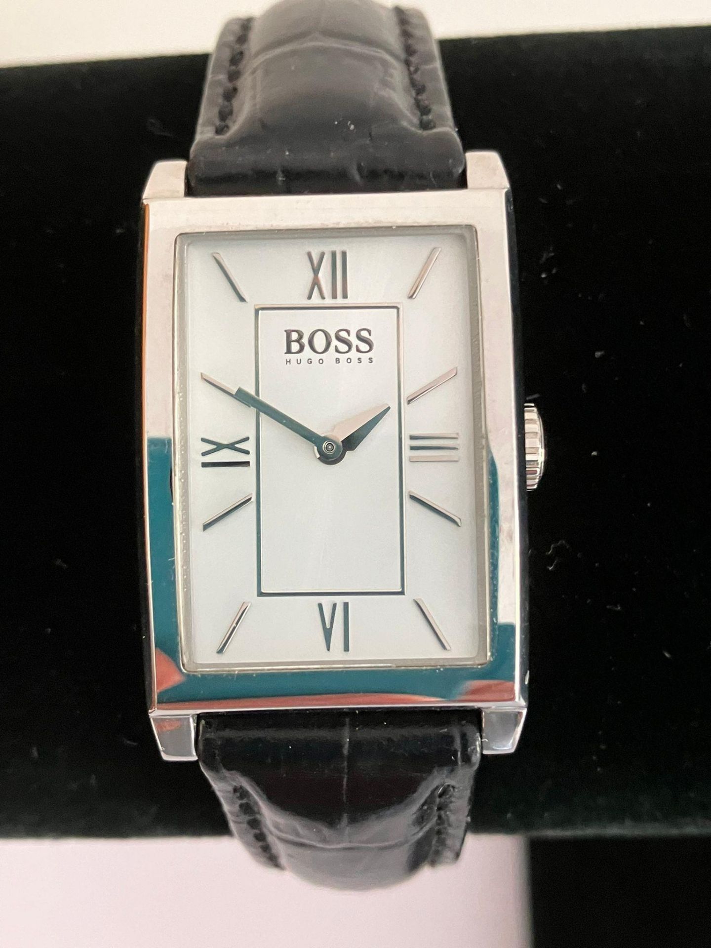 Genuine HUGO BOSS TANK WATCH. Model 73.3.14.2155. Mid size unisex wristwatch finished in stainless