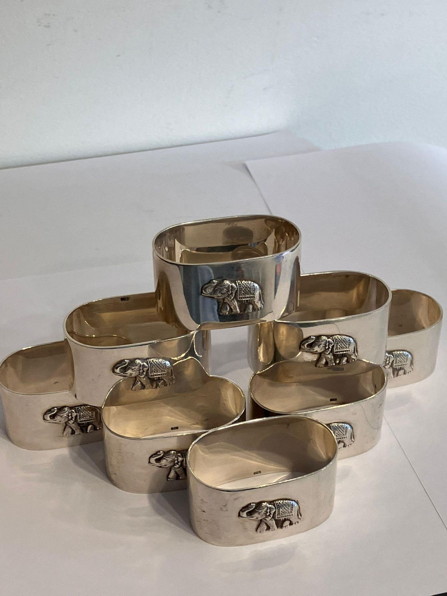 Magnificent set of 8 x SOLID SILVER NAPKIN/ SERVIETTE RINGS. Each piece Embossed with a raised - Image 8 of 9