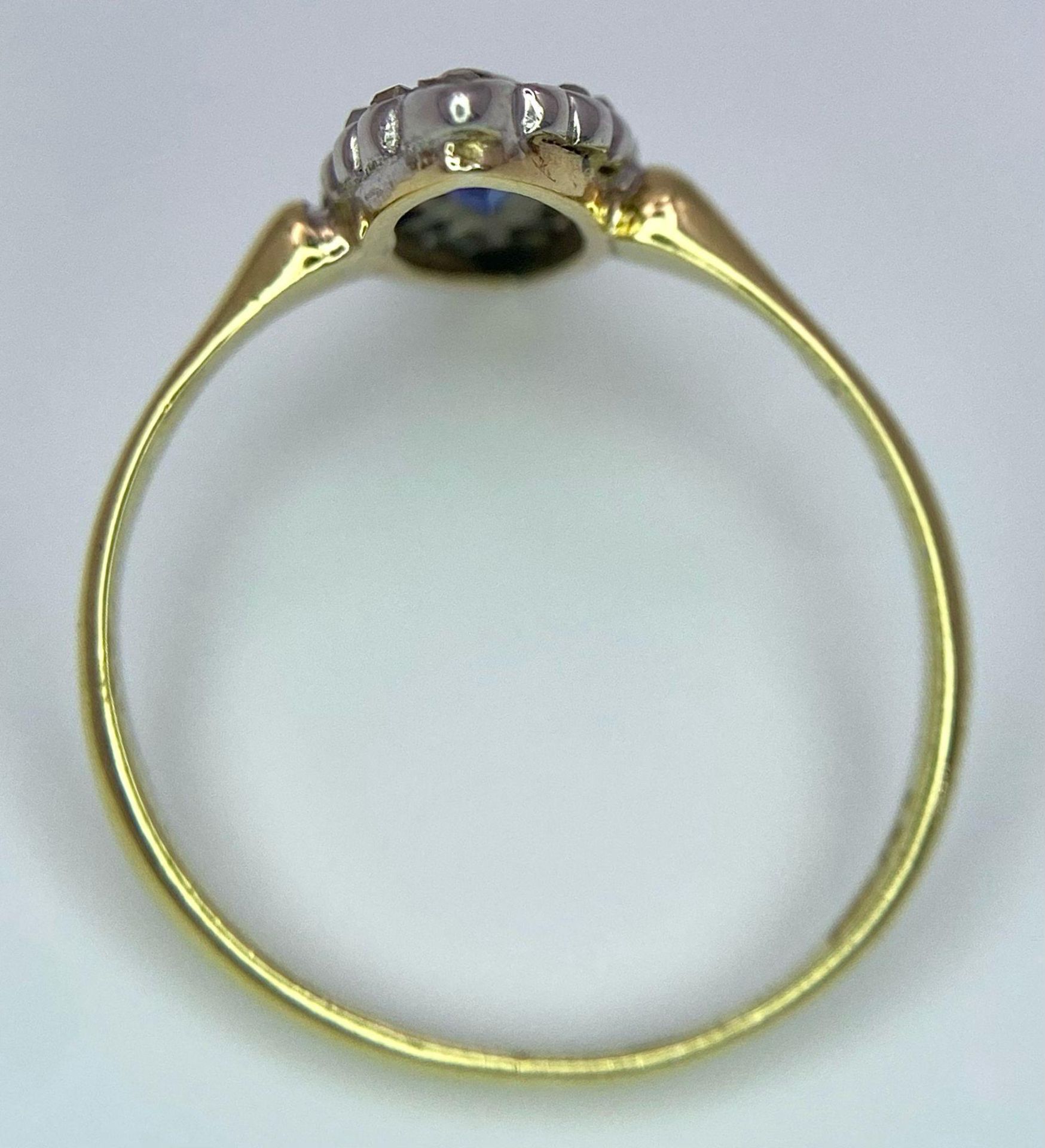 An 18K Yellow Gold Diamond and Sapphire Marquise Shaped Ring. Size M. 2.2g - Bild 5 aus 6