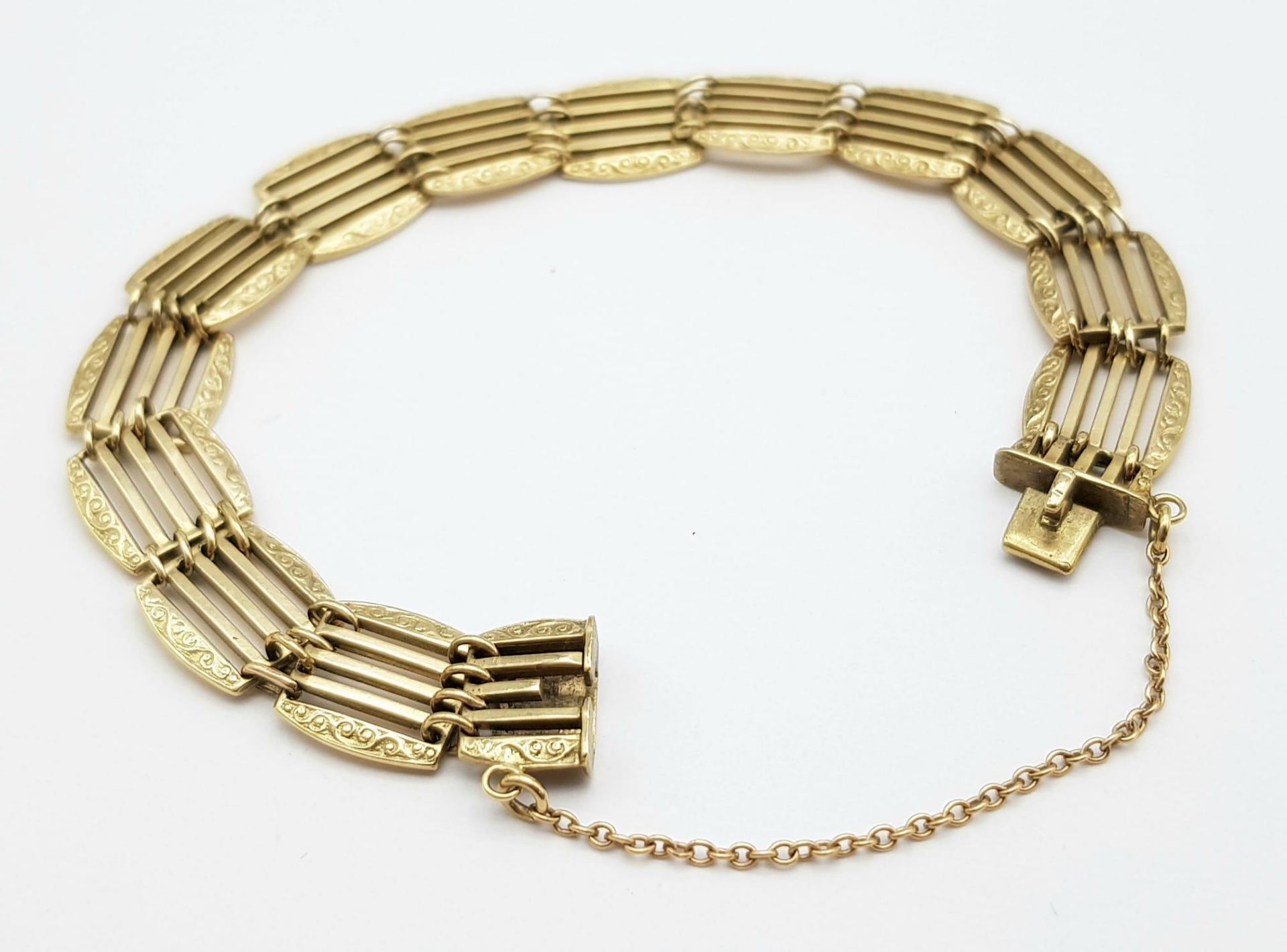 A 9K GOLD ORNATELY DECORATED GATE BRACELET . 11.1gms - Image 3 of 6