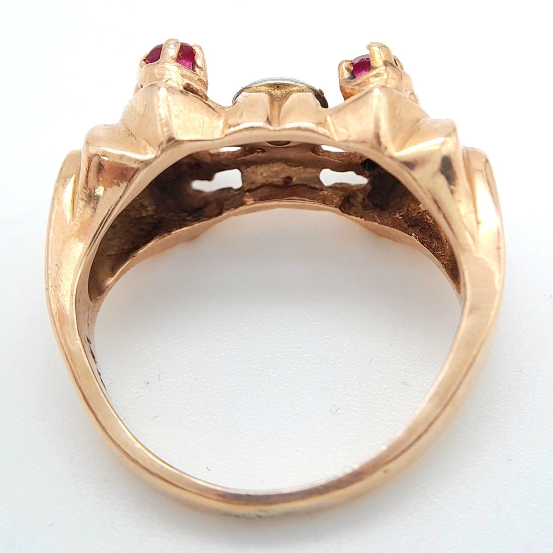 A 14K ROSE GOLD DESIGNER RING WITH CENTRAL DIAMOND FLANKED BY RUBIES . 8.1gms size L - Image 6 of 7