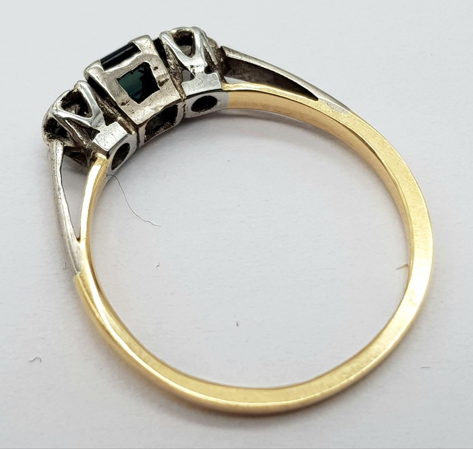 A Vintage 18K Yellow Gold Diamond and Sapphire Ring. Size J. 1.8g - Bild 5 aus 6