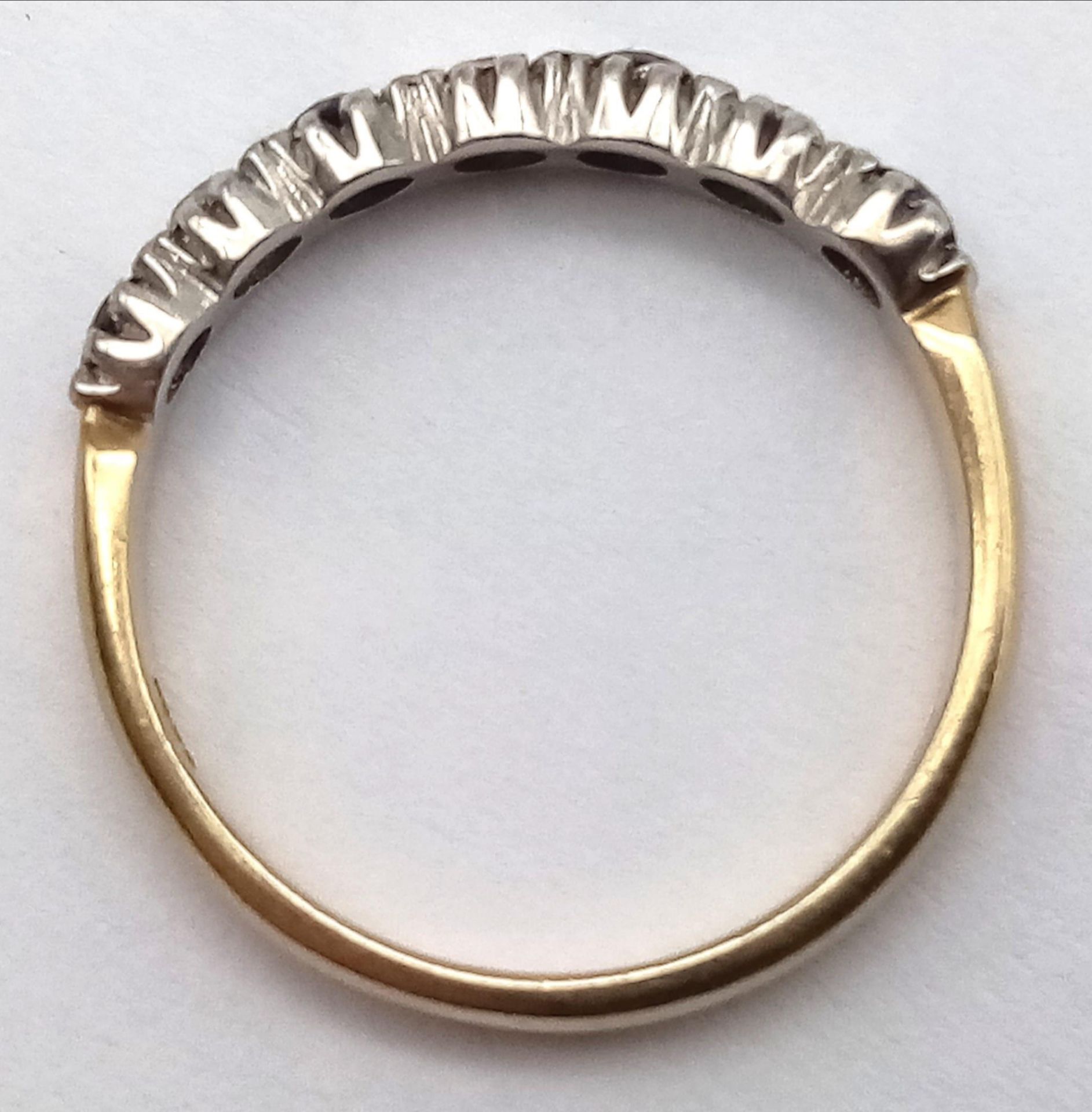 A 9K Yellow Gold, Sapphire and Diamond Half Eternity Ring. Size I. 1.7g - Bild 4 aus 6