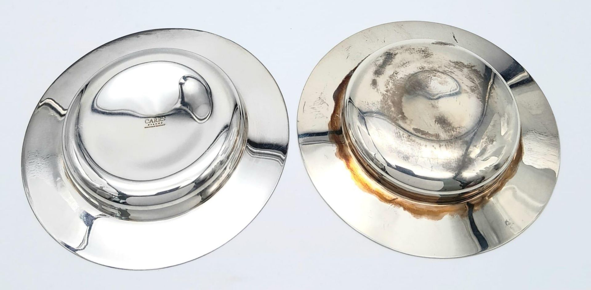 Two Sterling Silver Small Dishes - London and Carrs of Sheffield Hallmarks. 120g total weight. - Bild 4 aus 8