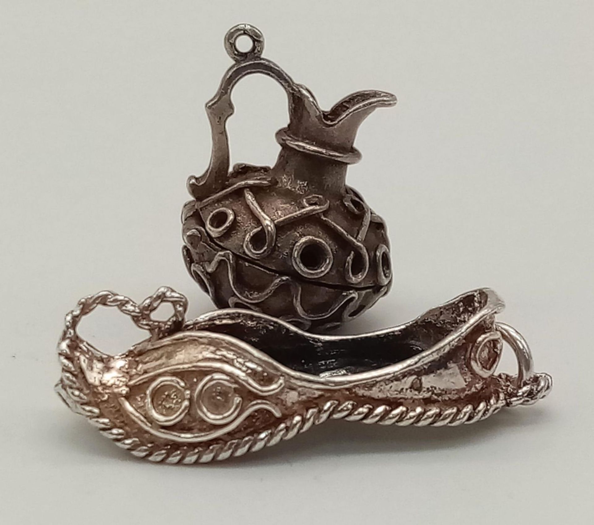 2x VINTAGE STERLING SILVER CHARMS, TURKISH SLIPPER CHARM / PENDANT AND NORTH AFRICAN STYLE JUG - Image 3 of 6