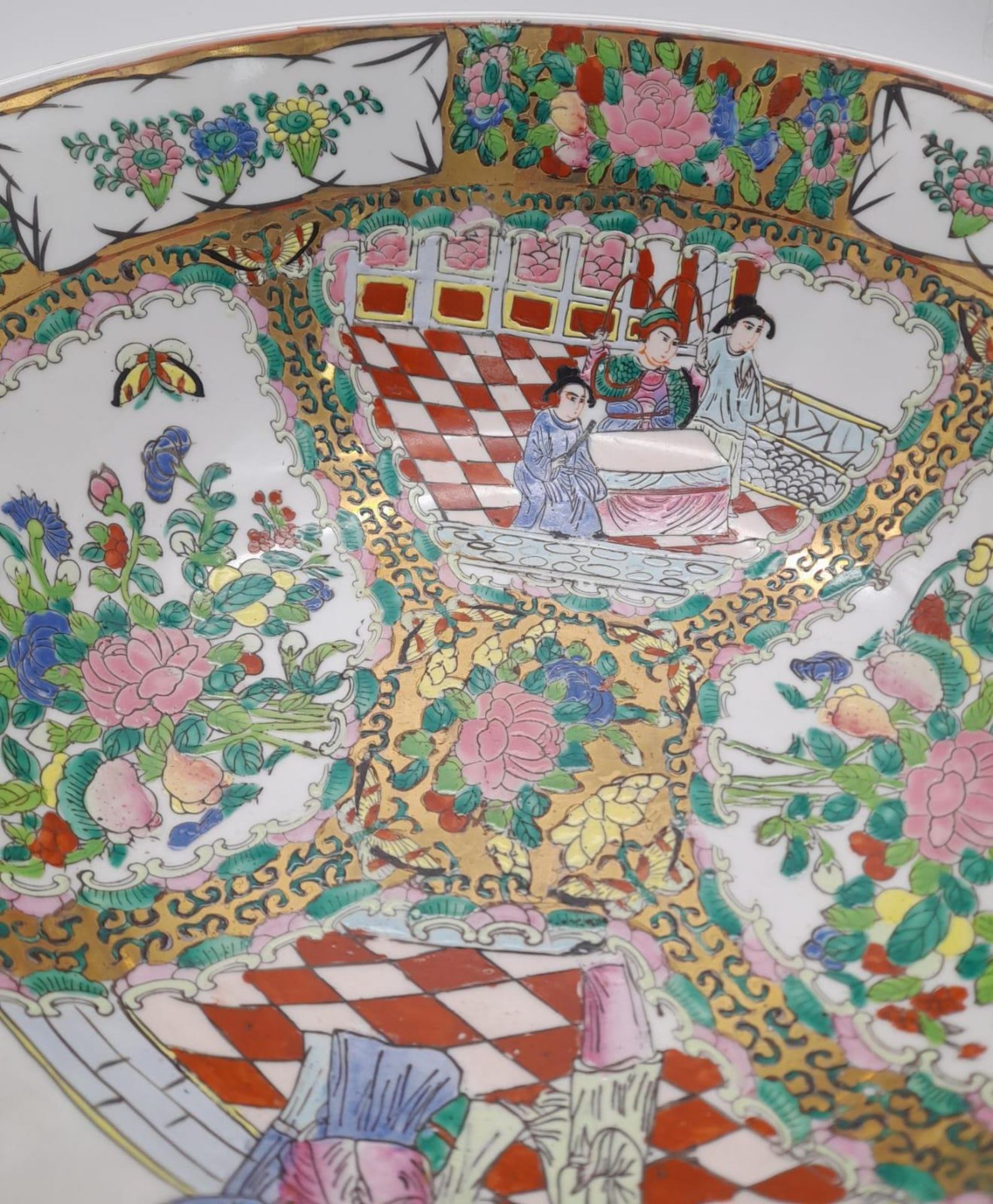 A Very Large Antique Chinese Famille Rose Bowl. Beautiful colours depicting court scenes amongst - Image 3 of 8