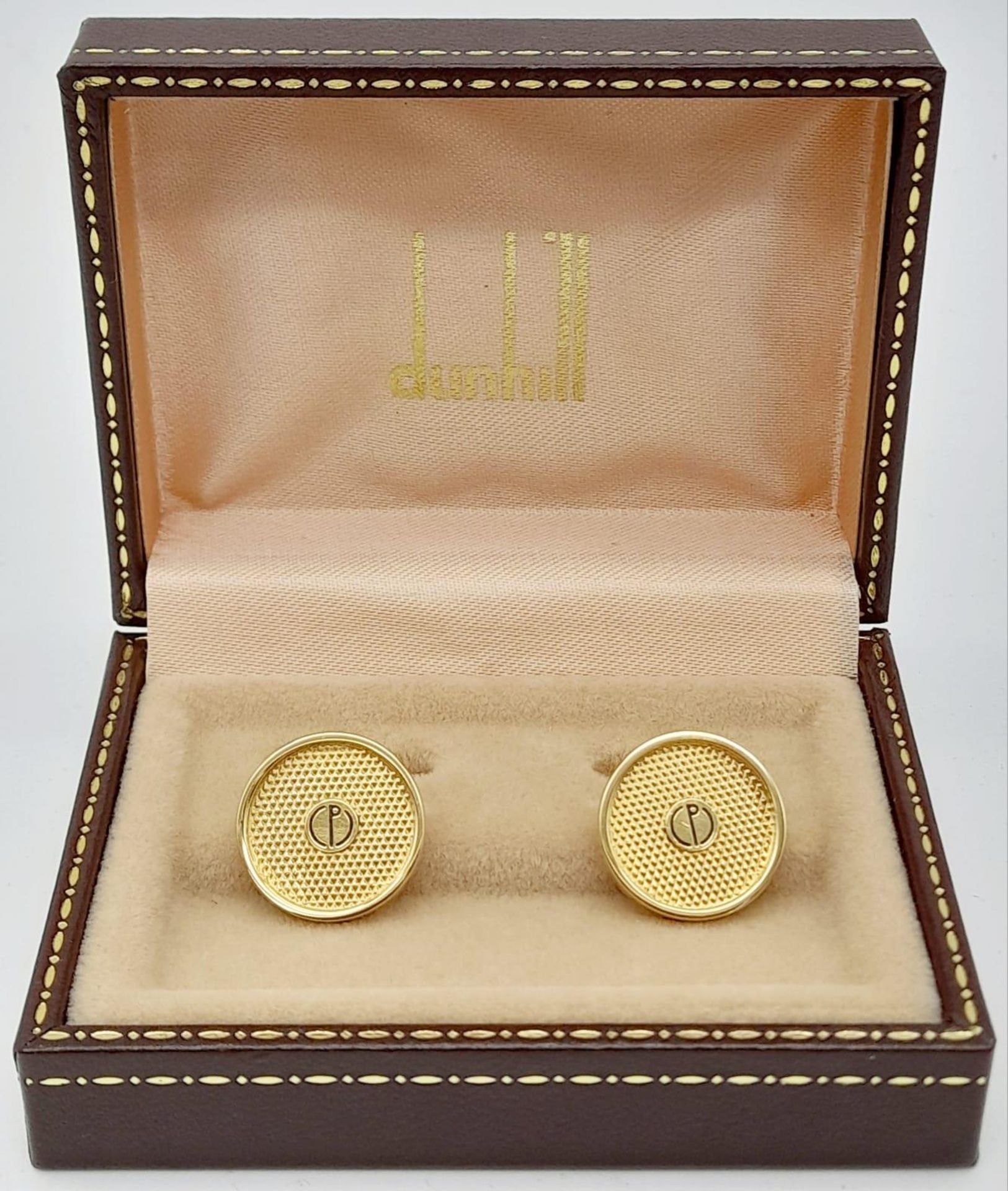 A Pair of Yellow Gold Gilt Round Engine Turned Cufflinks by Dunhill in their original presentation - Bild 3 aus 13