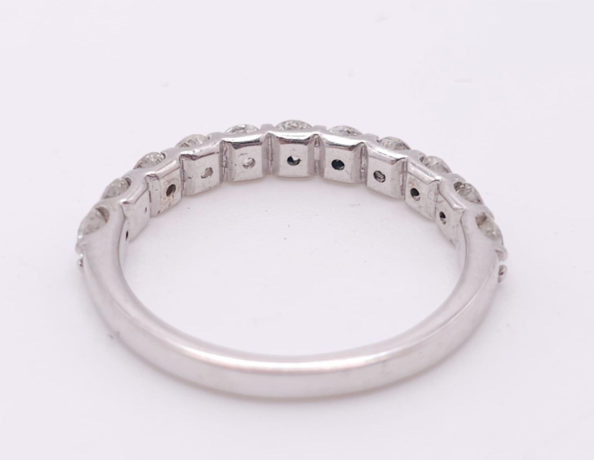 An 18 K white gold half eternity ring with good quality brilliant cut diamonds. Size: O, weight: 2.9 - Image 6 of 10