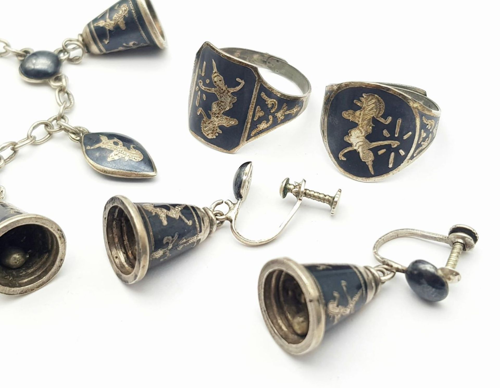 A matching set of 925 silver Siam jewellery include a pair of bell earrings, 2 adjustable rings - Bild 5 aus 12