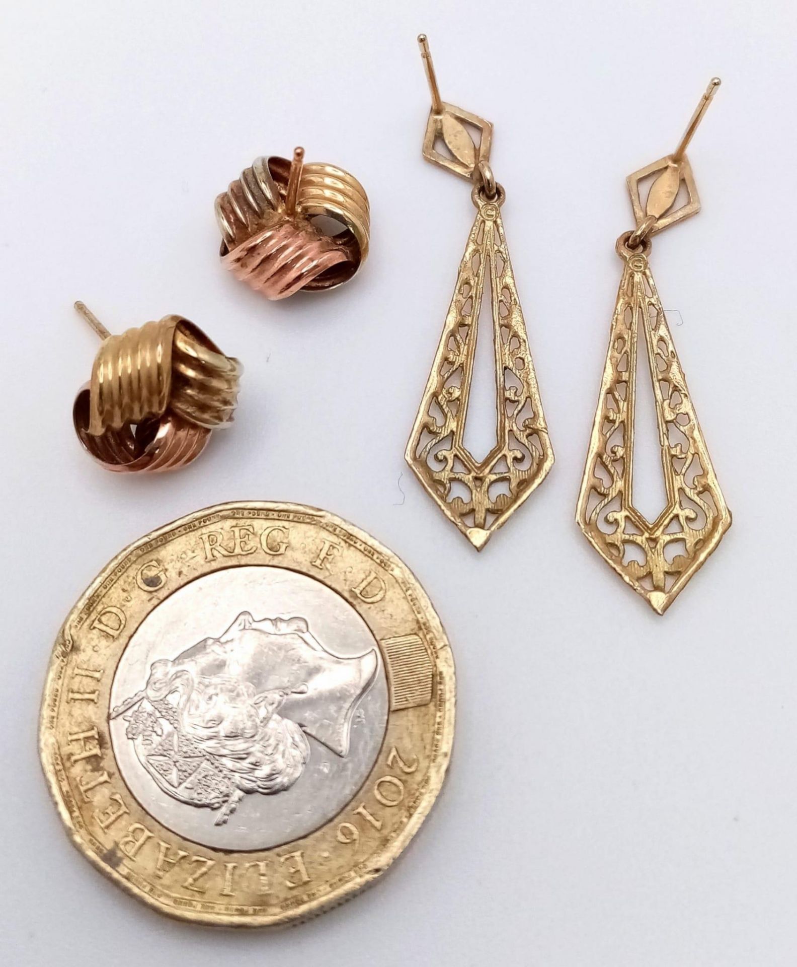 Two Different Style Pairs of 9K Yellow Gold Earrings. Kite and Knot. No backs. 1.86g total weight. - Image 3 of 3